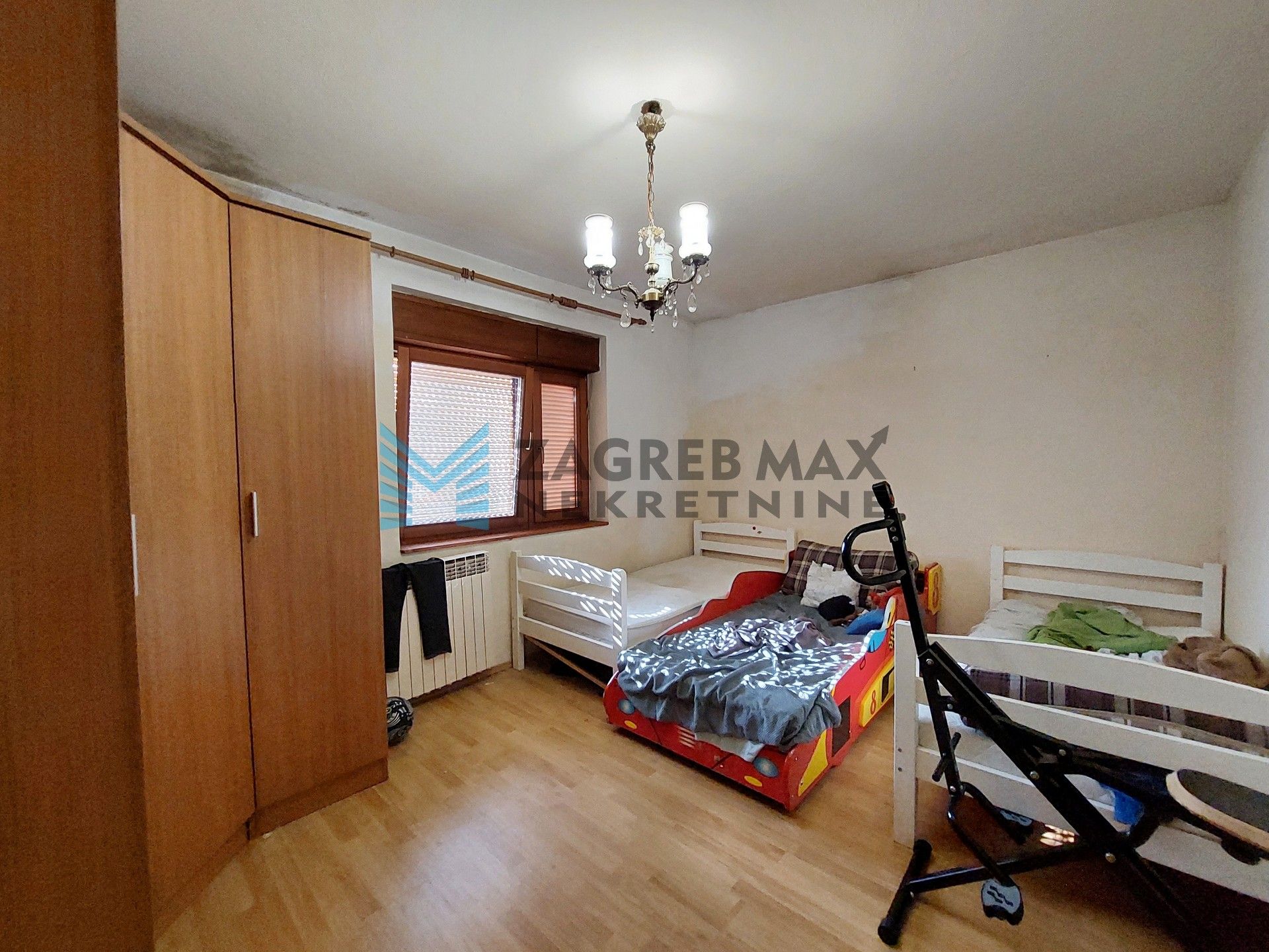 Zagreb - VELIKA GORICA - Sisačka - 3-sobni, terasa, podrum, parking