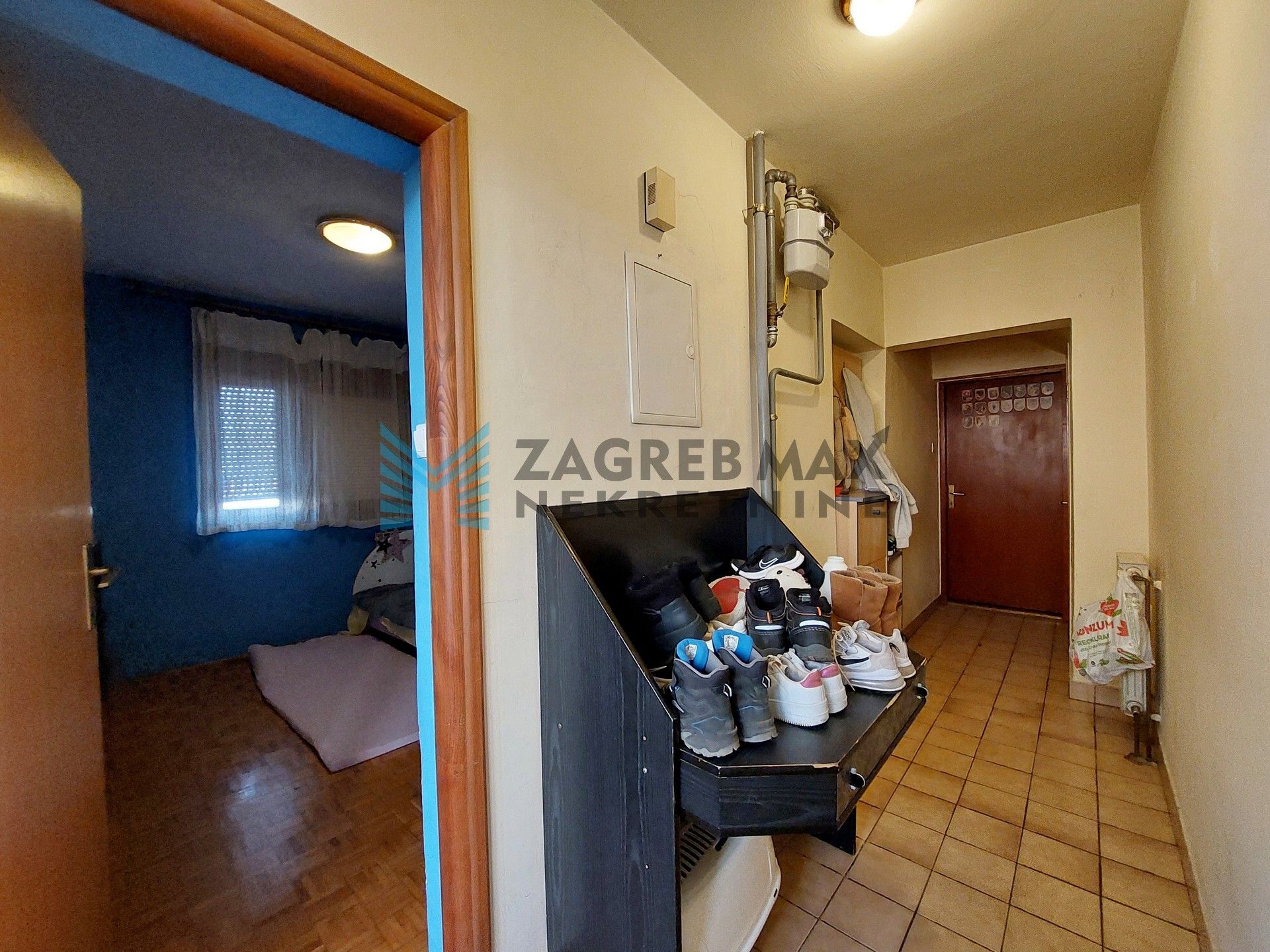 Zagreb - VELIKA GORICA - Sisačka - 3-sobni, terasa, podrum, parking