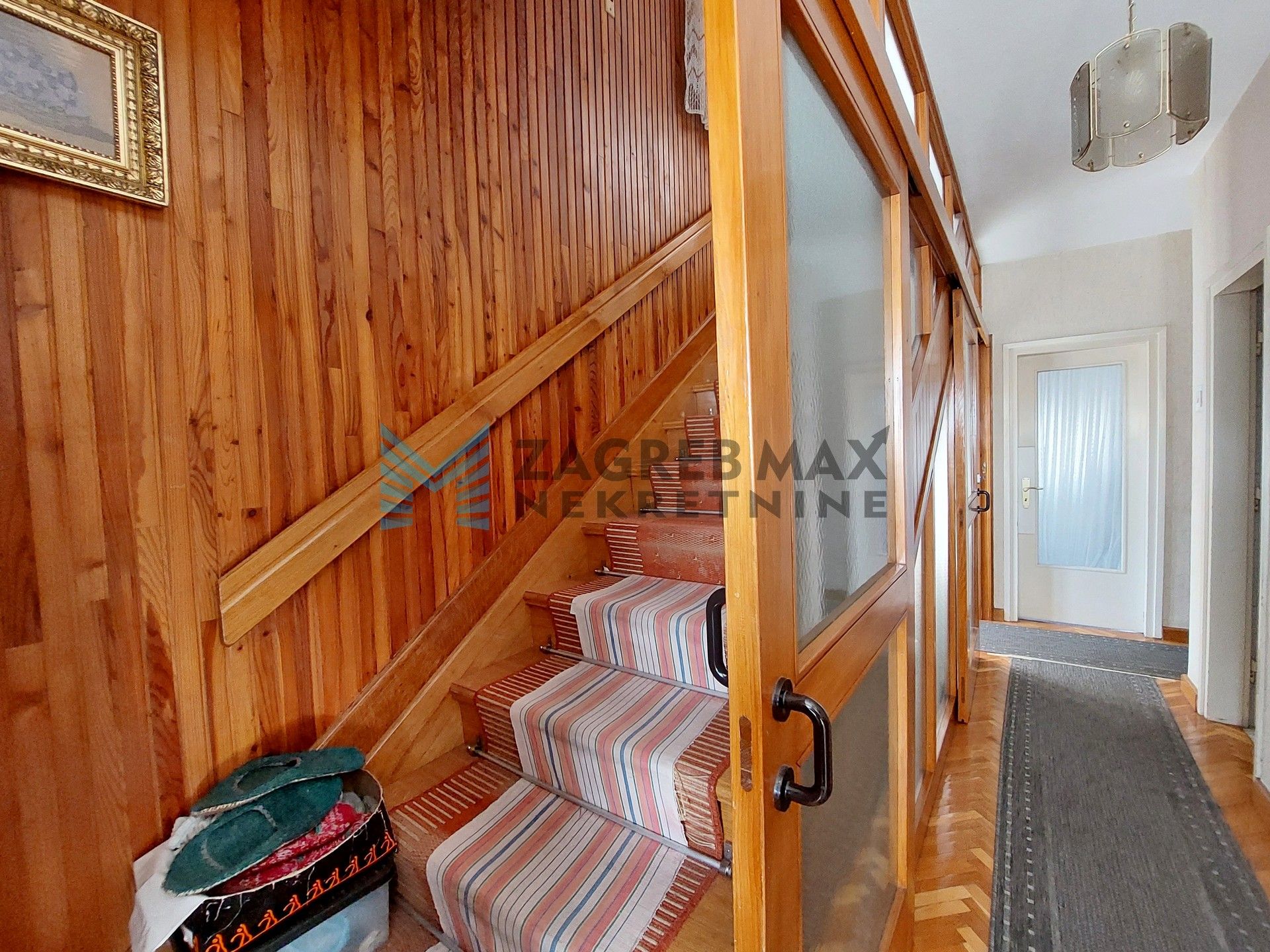 Zagreb - DUBRAVA - Trnovčica - obiteljska kuća, garaža, parking, podrum