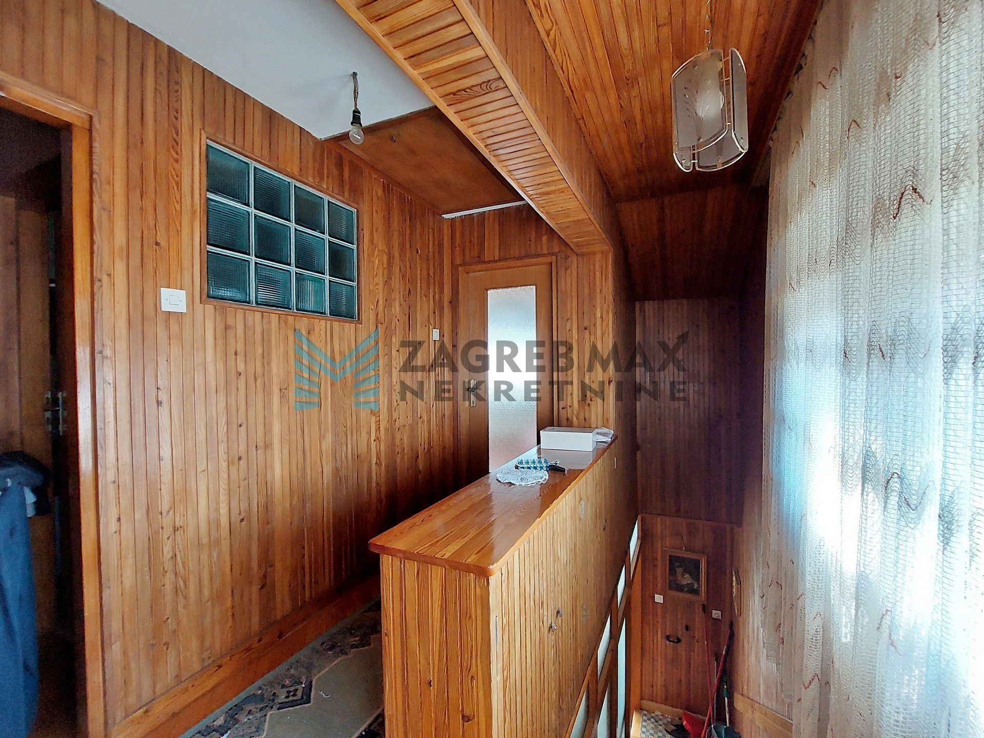 Zagreb - DUBRAVA - Trnovčica - obiteljska kuća, garaža, parking, podrum