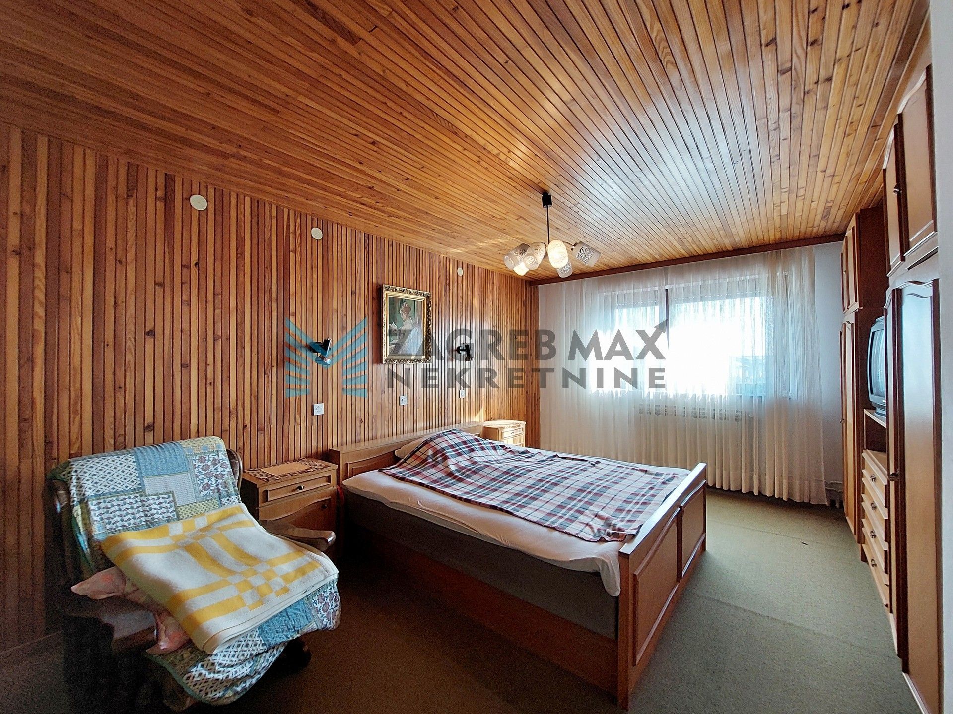 Zagreb - DUBRAVA - Trnovčica - obiteljska kuća, garaža, parking, podrum