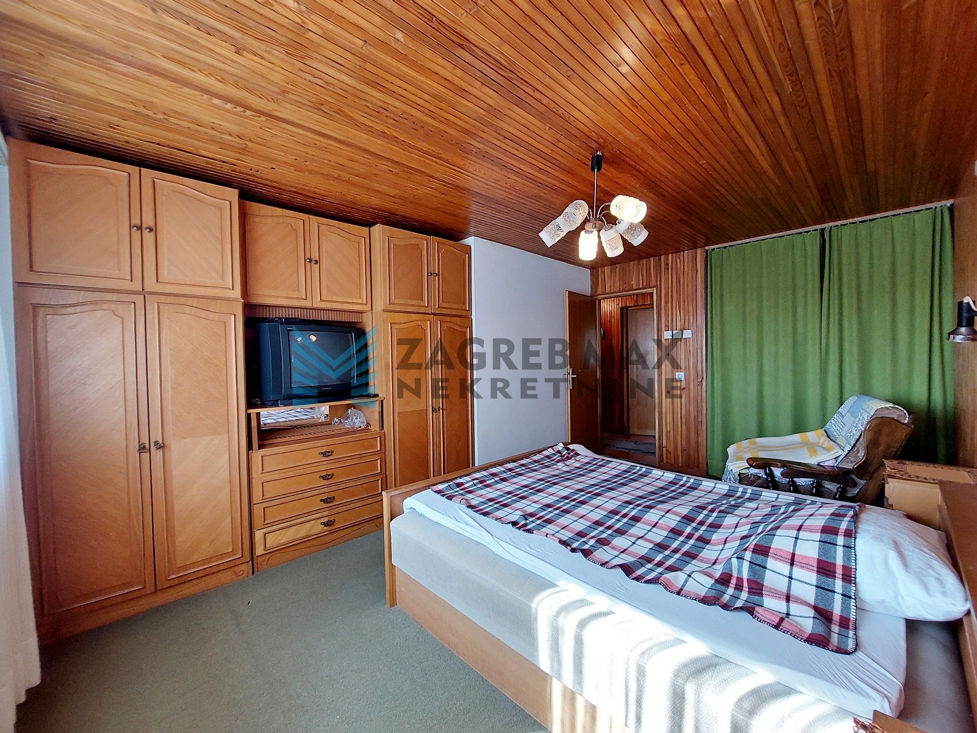 Zagreb - DUBRAVA - Trnovčica - obiteljska kuća, garaža, parking, podrum