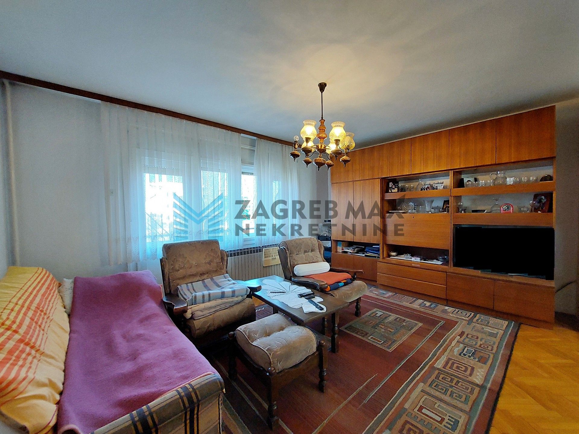 Zagreb - DUBRAVA - Trnovčica - obiteljska kuća, garaža, parking, podrum