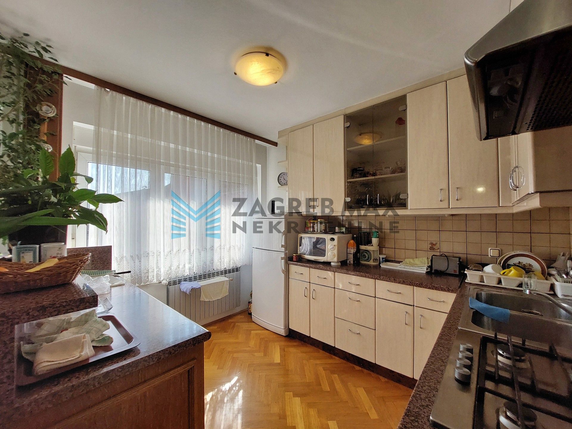 Zagreb - DUBRAVA - Trnovčica - obiteljska kuća, garaža, parking, podrum