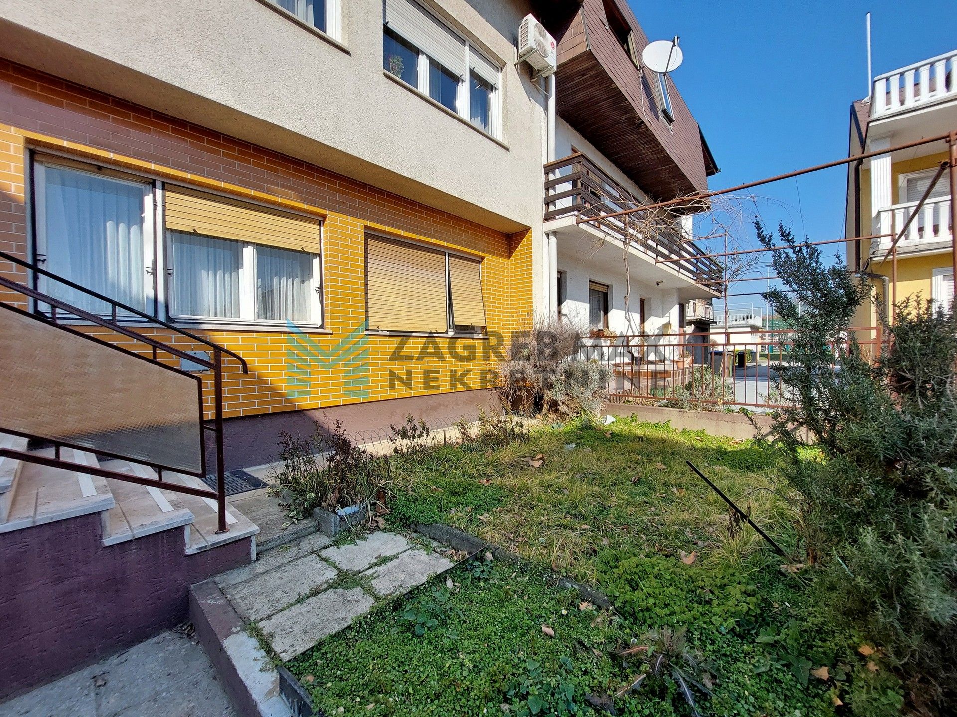 Zagreb - DUBRAVA - Trnovčica - obiteljska kuća, garaža, parking, podrum