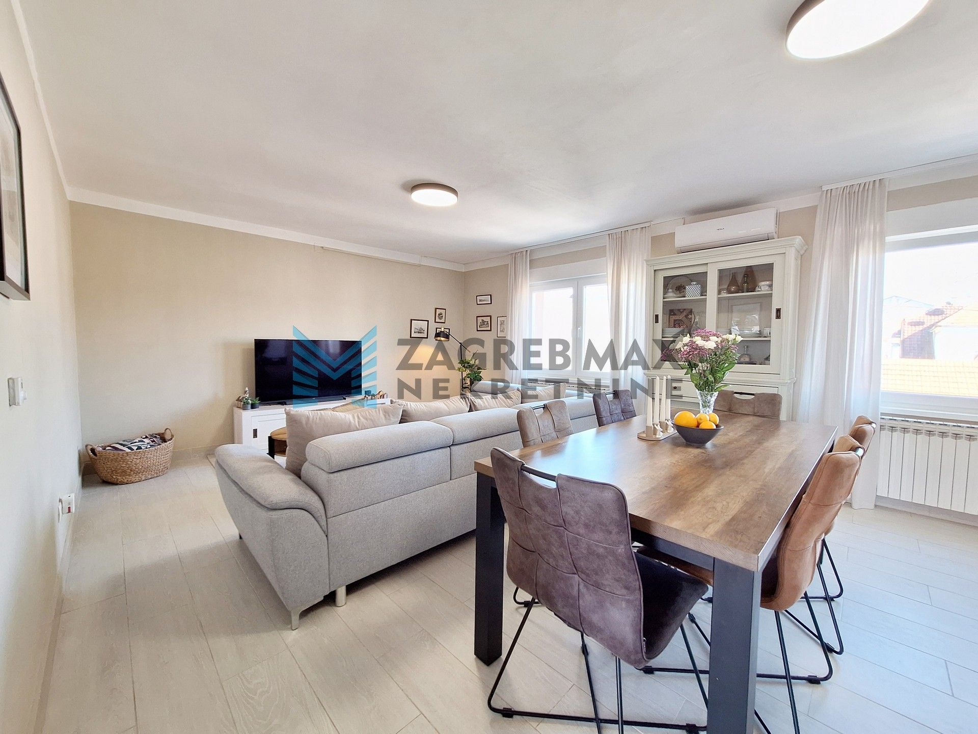 Zagreb - TREŠNJEVKA - Pregradska - kuća s 2 stambene jedinice, podrum