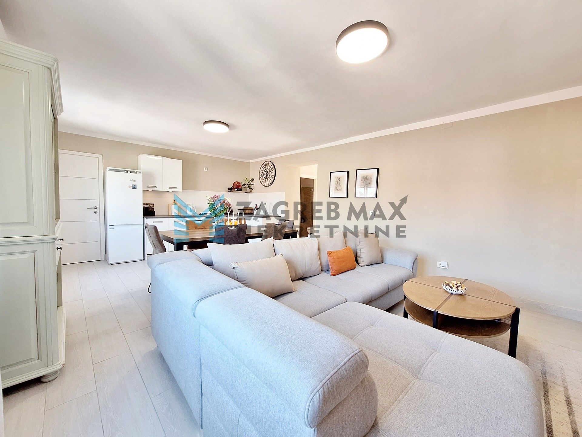 Zagreb - TREŠNJEVKA - Pregradska - kuća s 2 stambene jedinice, podrum