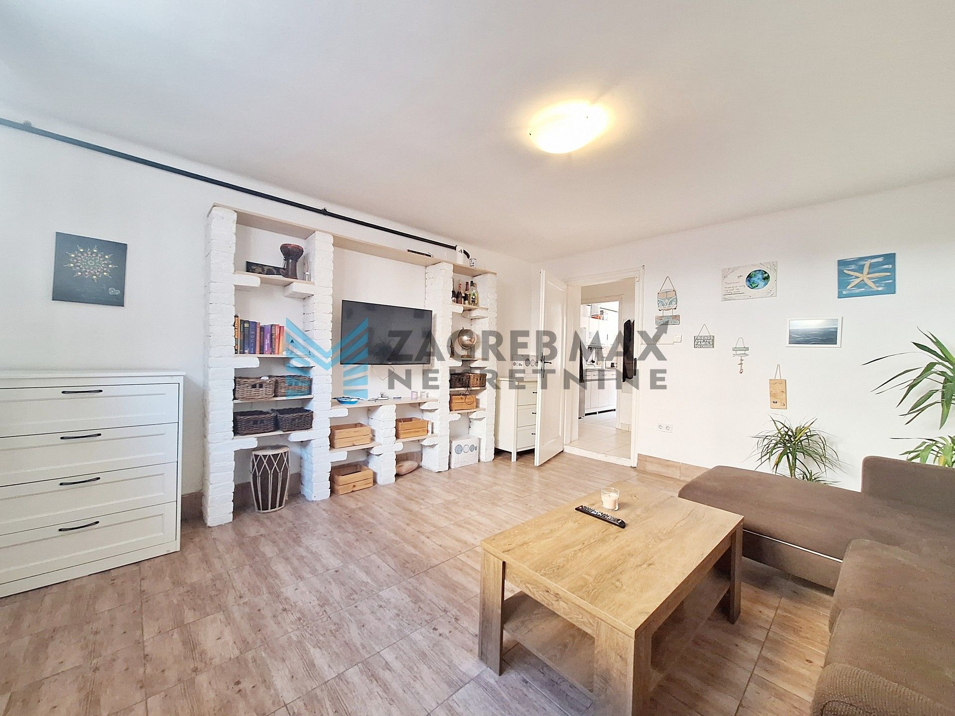 Zagreb - TREŠNJEVKA - Hreljinska - 2-sobni, razizemlje, niske režije