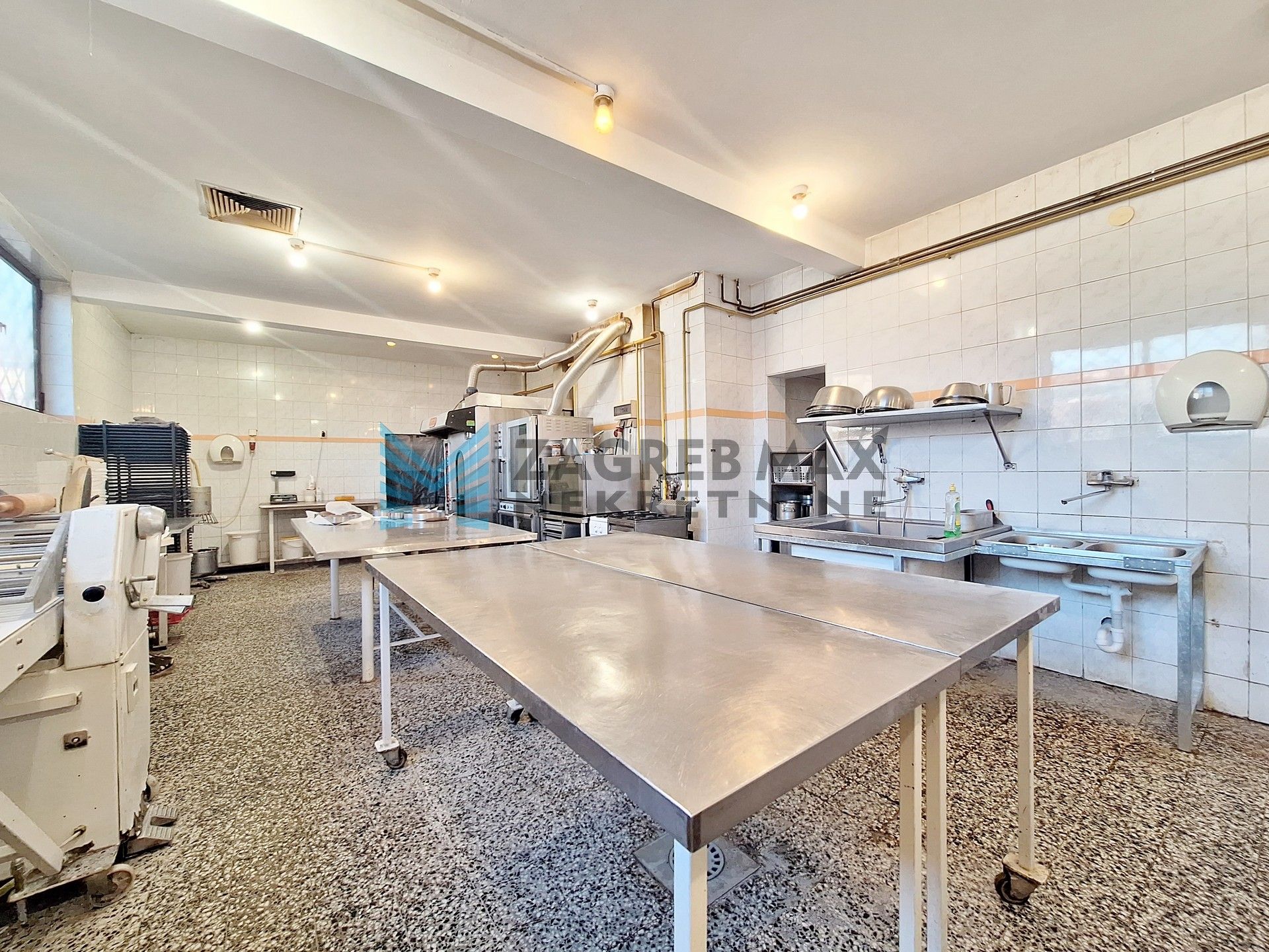 Zagreb - KUSTOŠIJA - Stipanovićeva - proizvodni pogon, komora, s inventarom