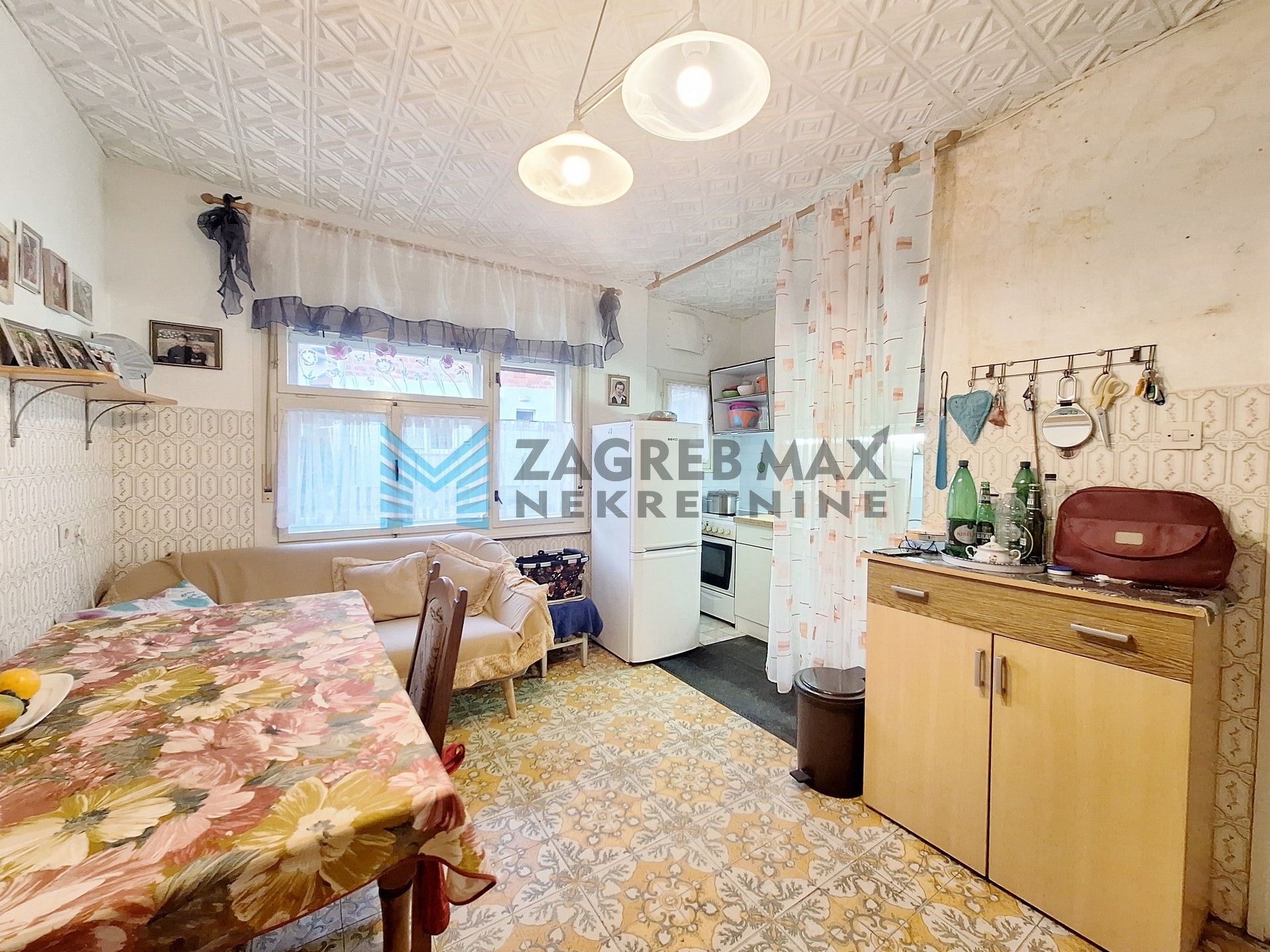 Zagreb - GORNJA DUBRAVA - Agacijska - kuća s okućnicom