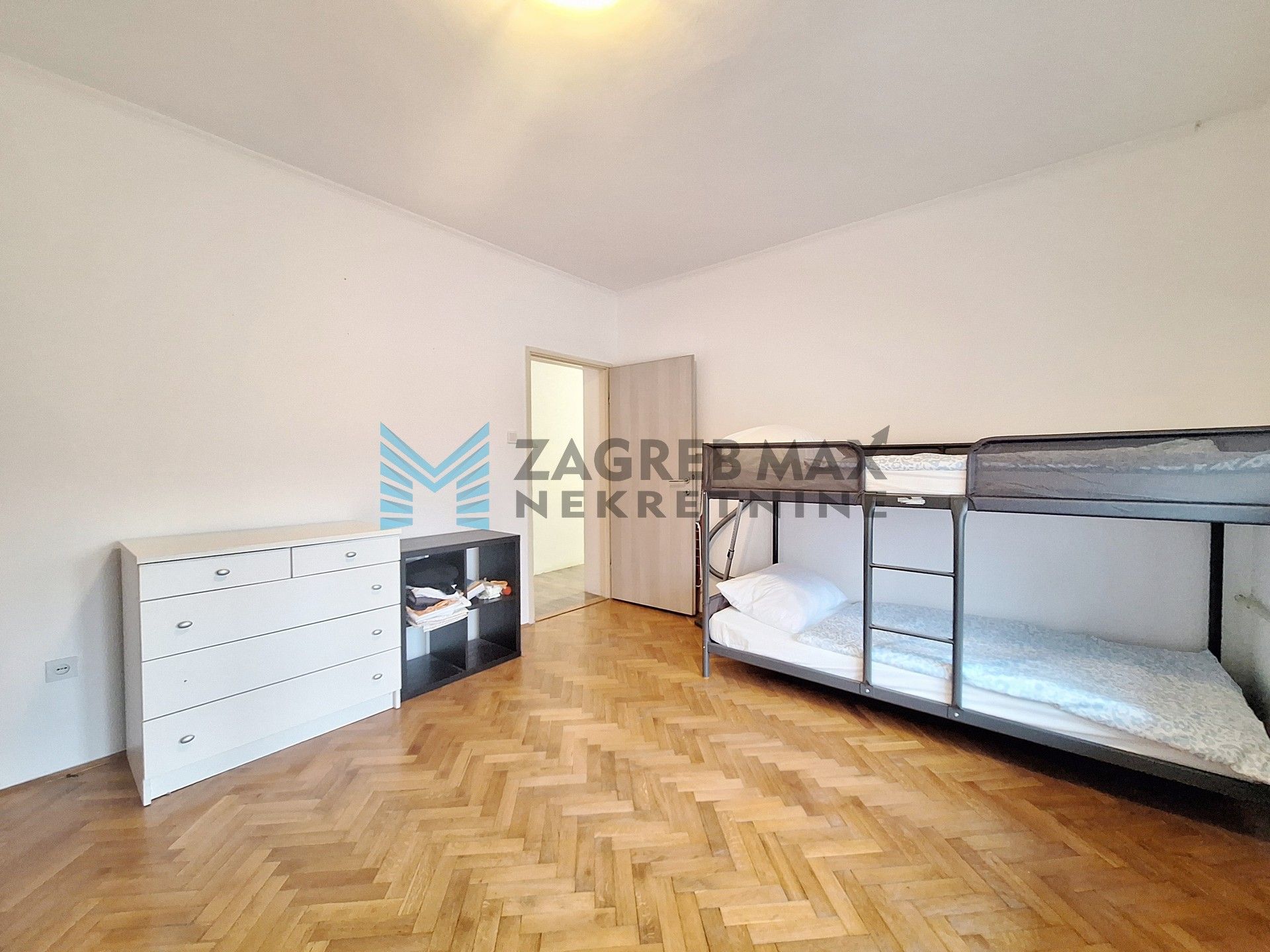 Zagreb - ORANICE - Dinarski put - smještaj za radnike - 12 osoba