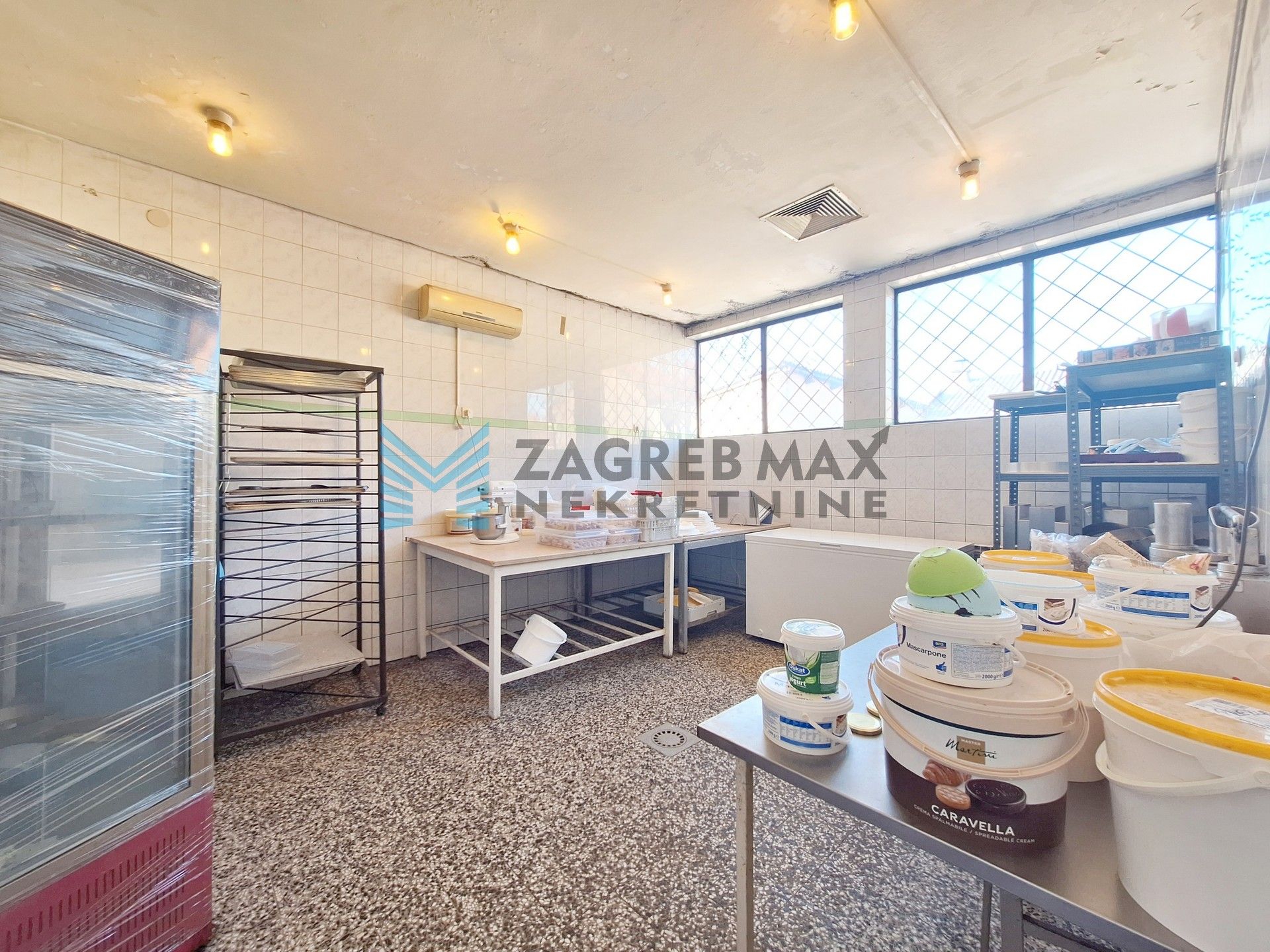 Zagreb - KUSTOŠIJA - Stipanovićeva - proizvodni pogon, komora, s inventarom