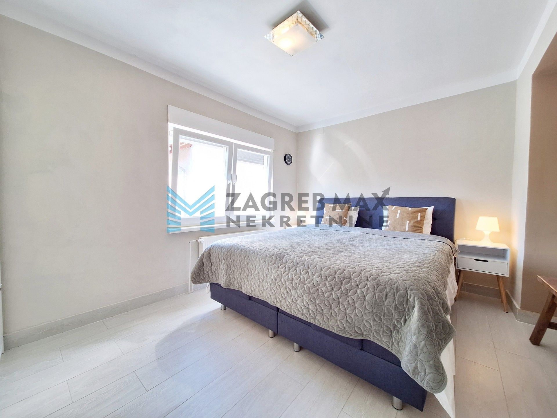 Zagreb - TREŠNJEVKA - Pregradska - kuća s 2 stambene jedinice, podrum