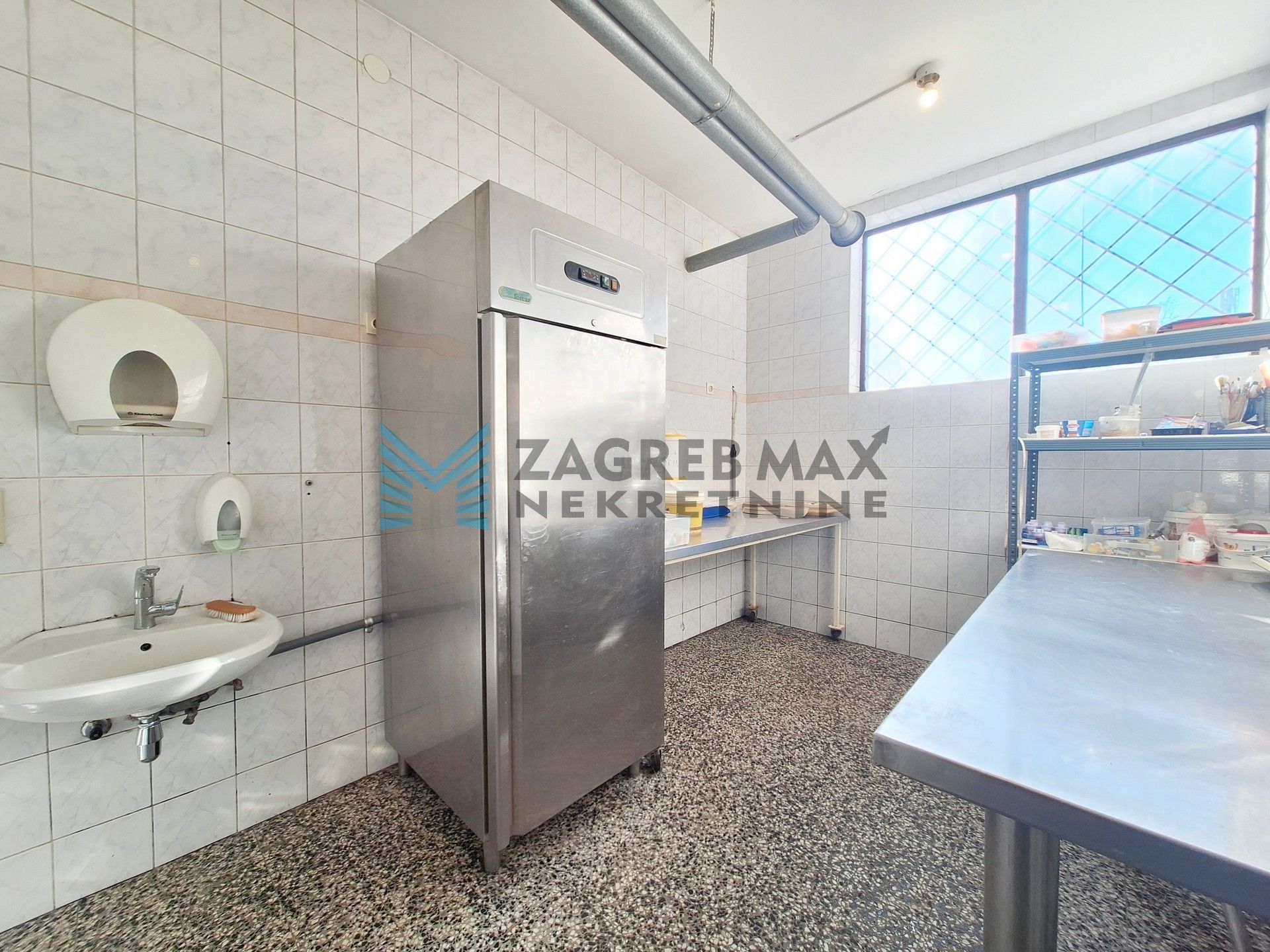 Zagreb - KUSTOŠIJA - Stipanovićeva - proizvodni pogon, komora, s inventarom