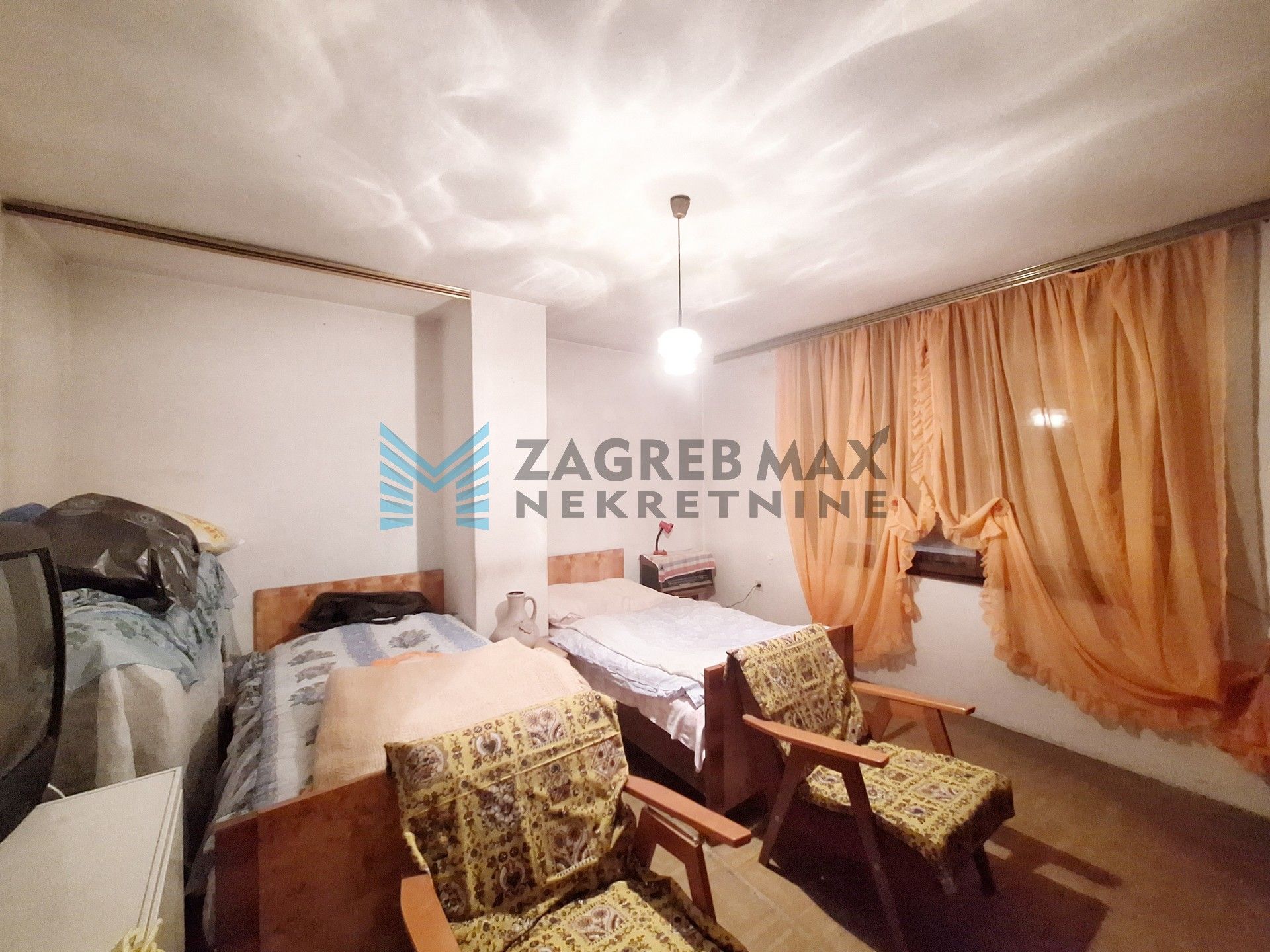 Zagreb - GORNJA DUBRAVA - Agacijska - kuća s okućnicom