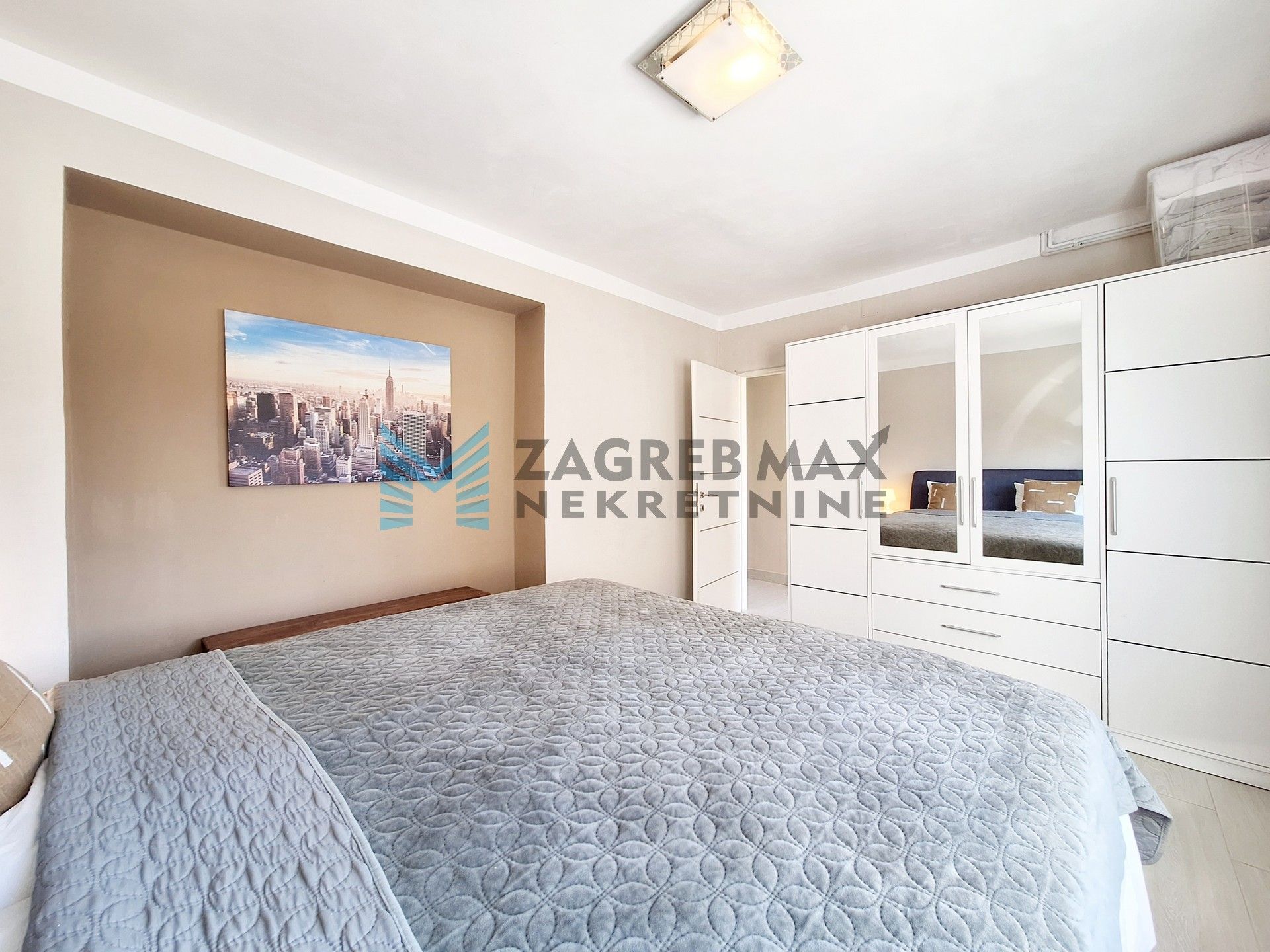 Zagreb - TREŠNJEVKA - Pregradska - kuća s 2 stambene jedinice, podrum