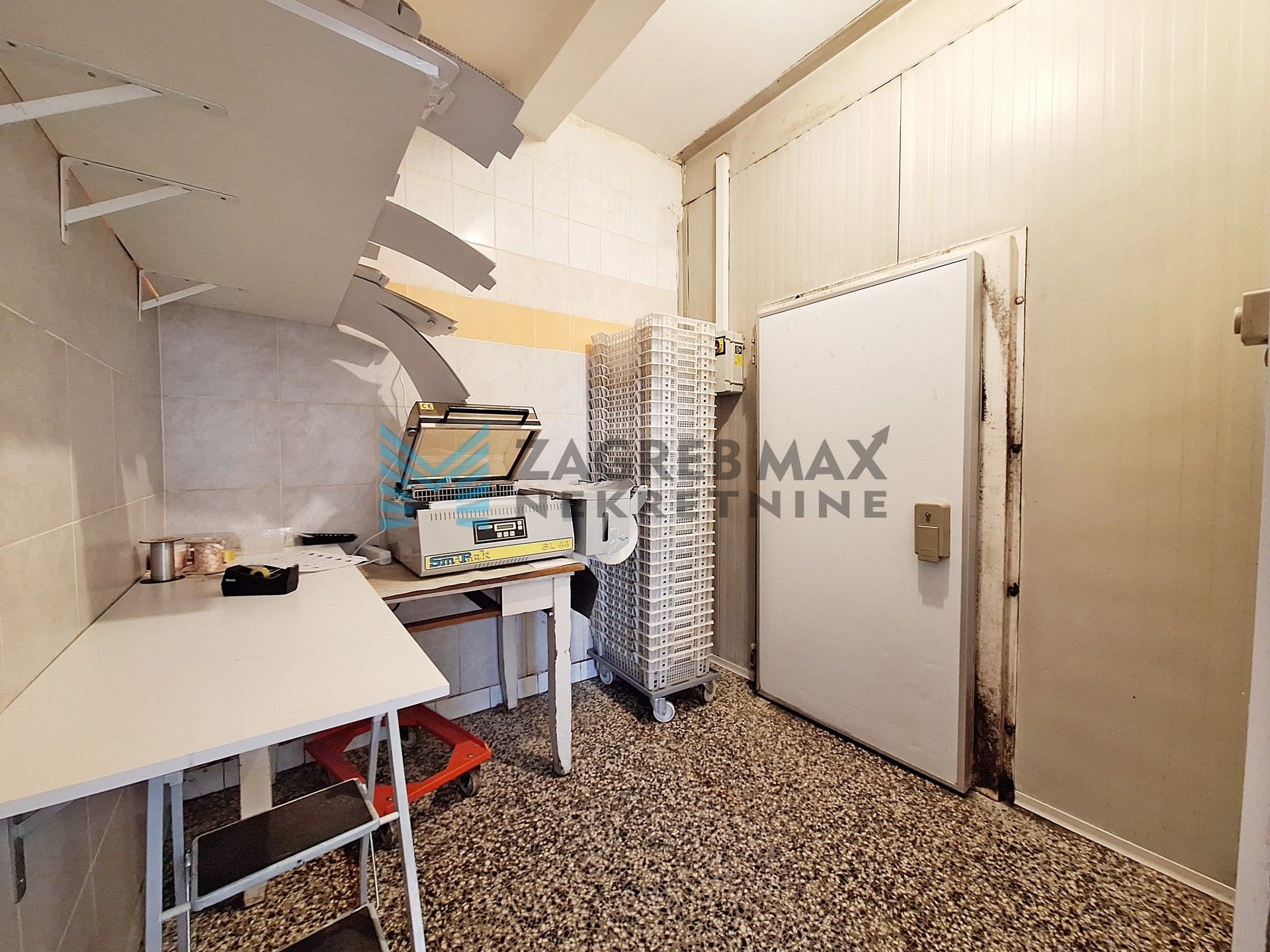 Zagreb - KUSTOŠIJA - Stipanovićeva - proizvodni pogon, komora, s inventarom