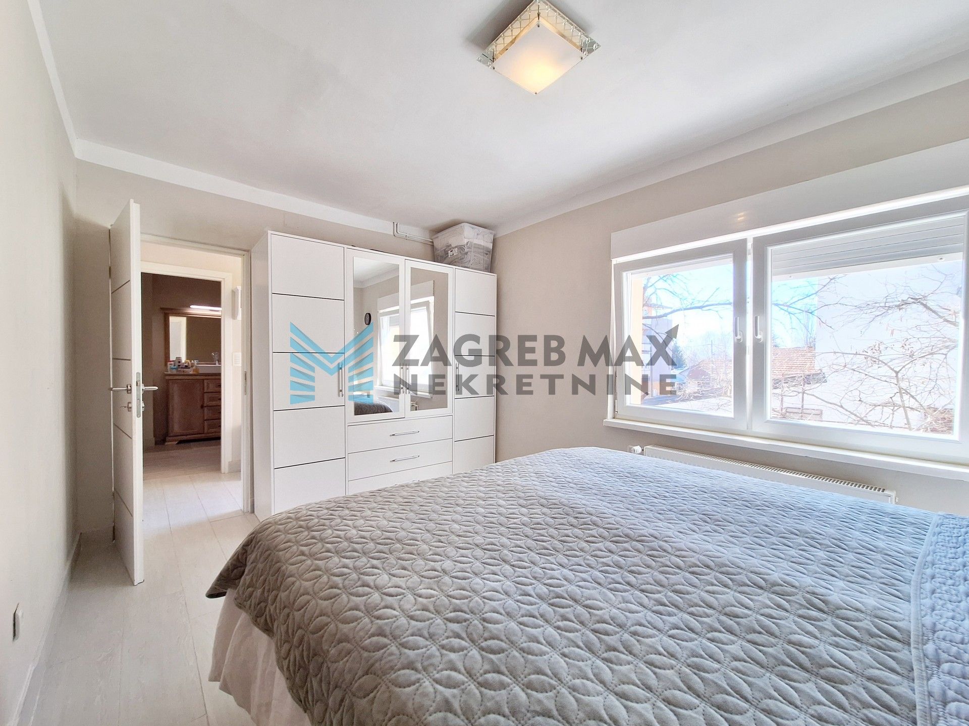 Zagreb - TREŠNJEVKA - Pregradska - kuća s 2 stambene jedinice, podrum