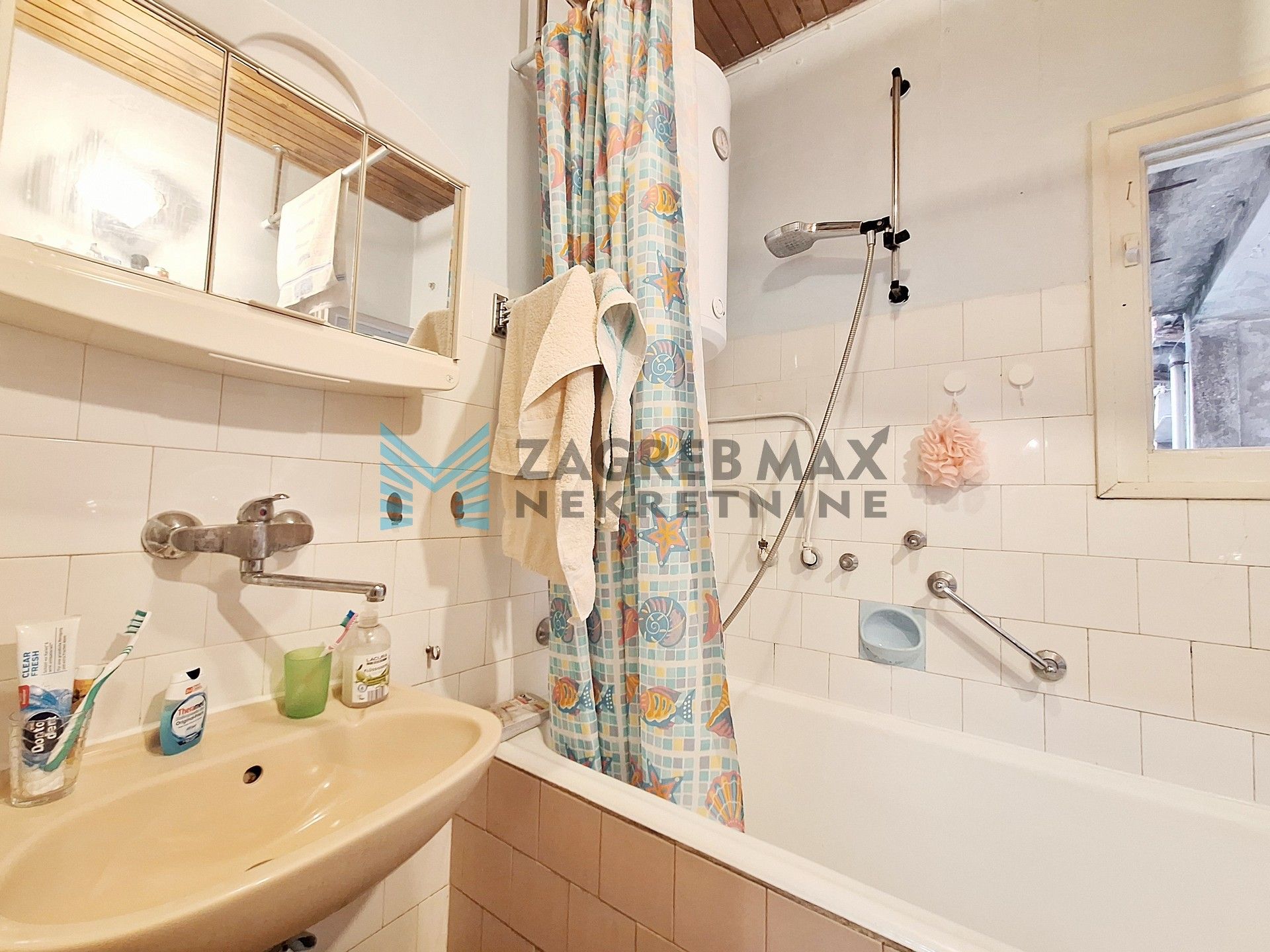 Zagreb - GORNJA DUBRAVA - Agacijska - kuća s okućnicom