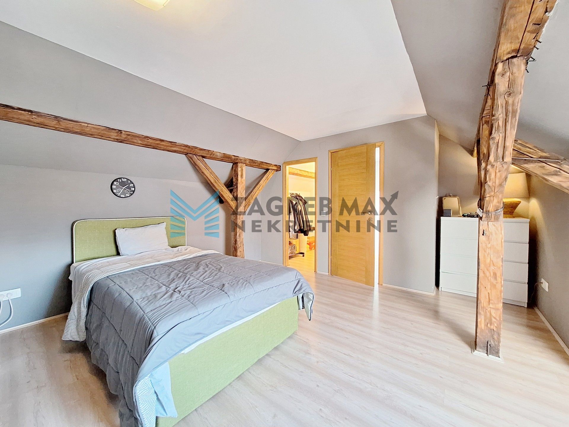 Zagreb - TREŠNJEVKA - Pregradska - kuća s 2 stambene jedinice, podrum