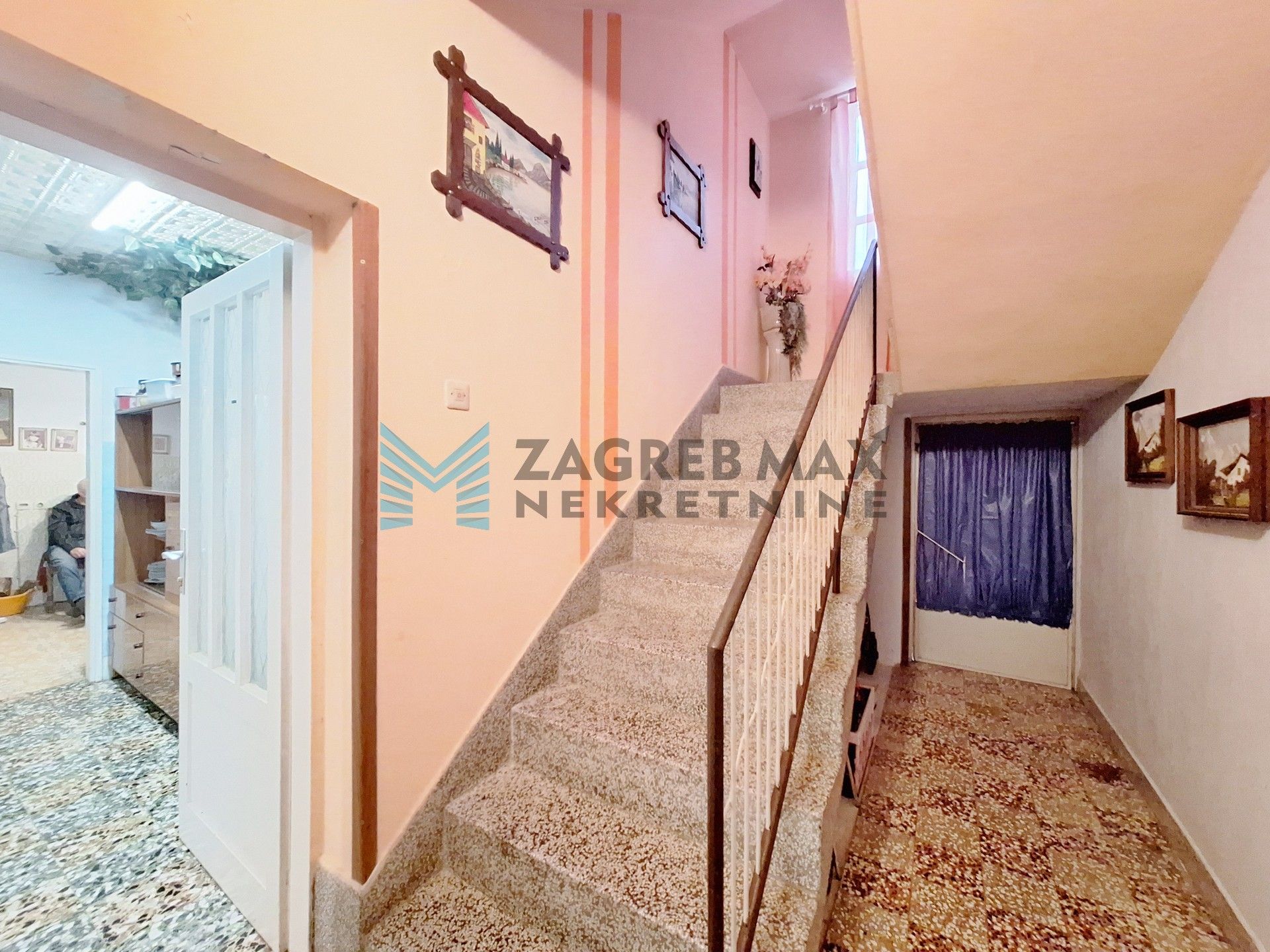 Zagreb - GORNJA DUBRAVA - Agacijska - kuća s okućnicom