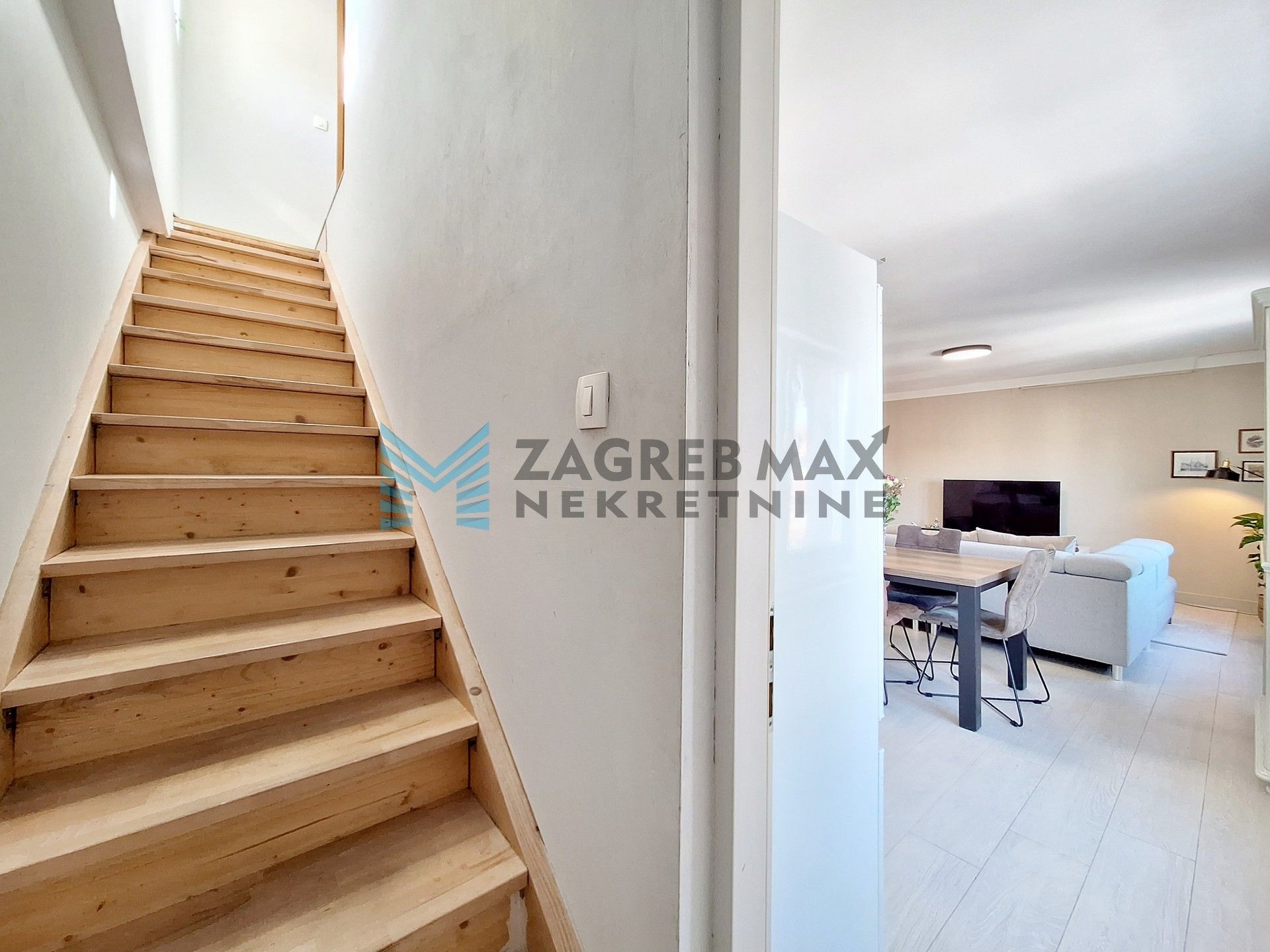 Zagreb - TREŠNJEVKA - Pregradska - kuća s 2 stambene jedinice, podrum