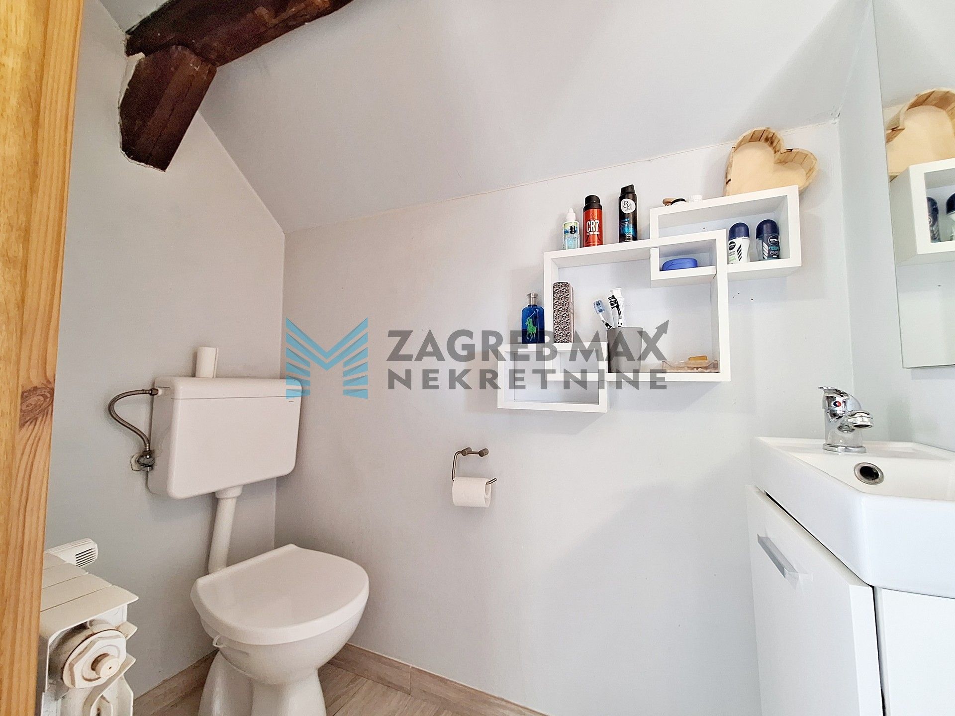 Zagreb - TREŠNJEVKA - Pregradska - kuća s 2 stambene jedinice, podrum