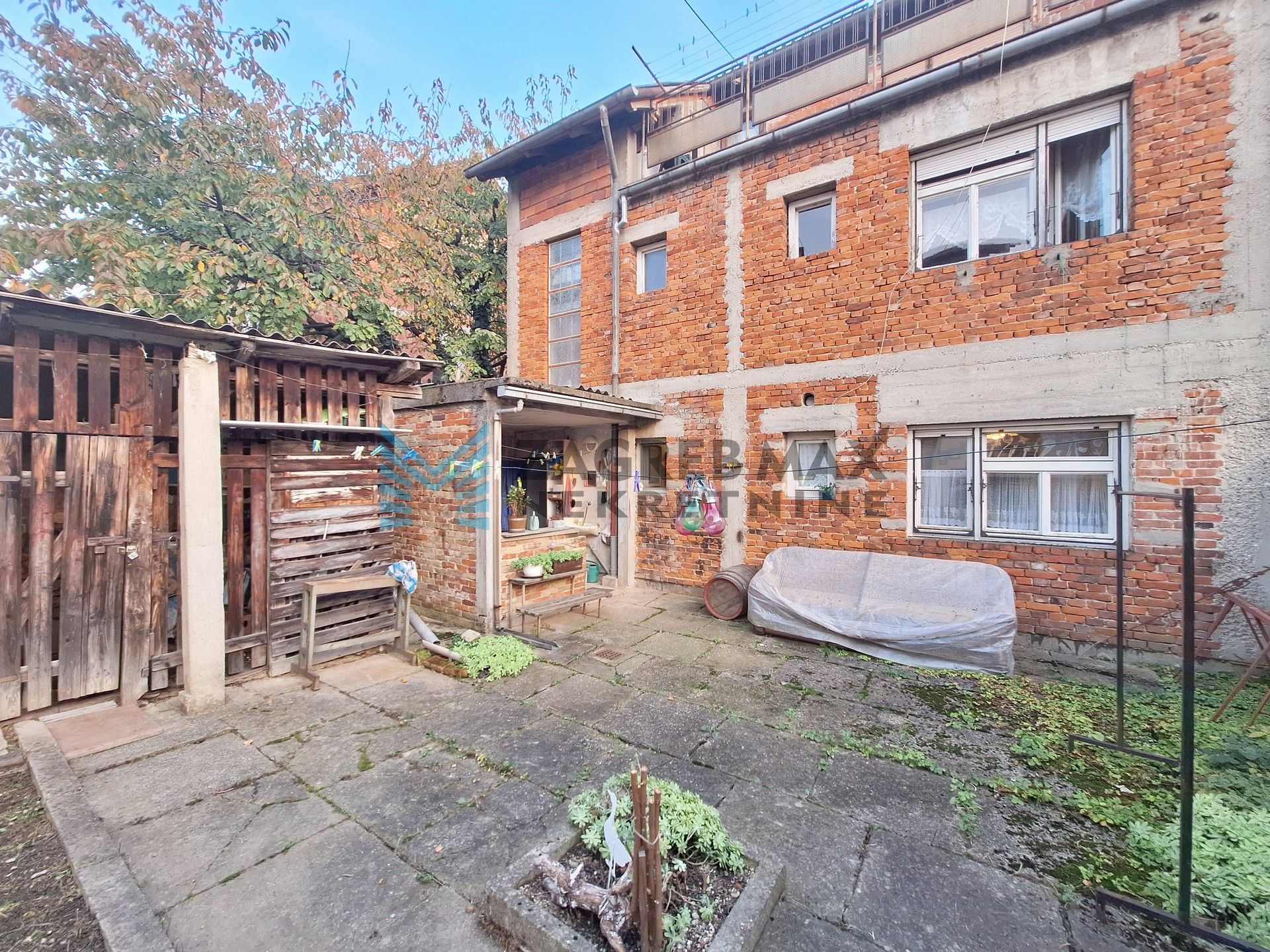 Zagreb - GORNJA DUBRAVA - Agacijska - kuća s okućnicom