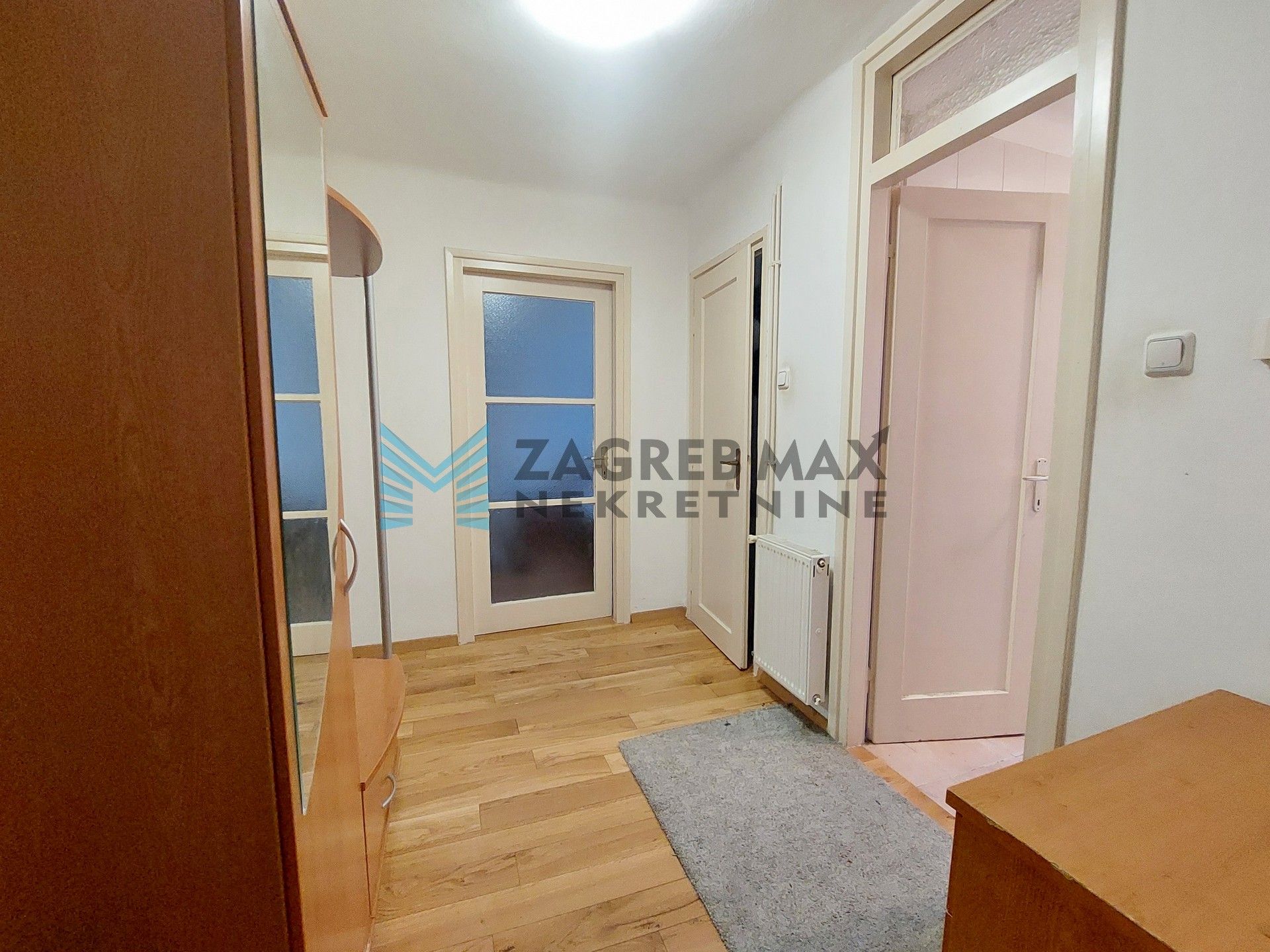 Zagreb - KVATRIĆ - Trg O. Keršovanija - 3-sobni, komforni, svijetao