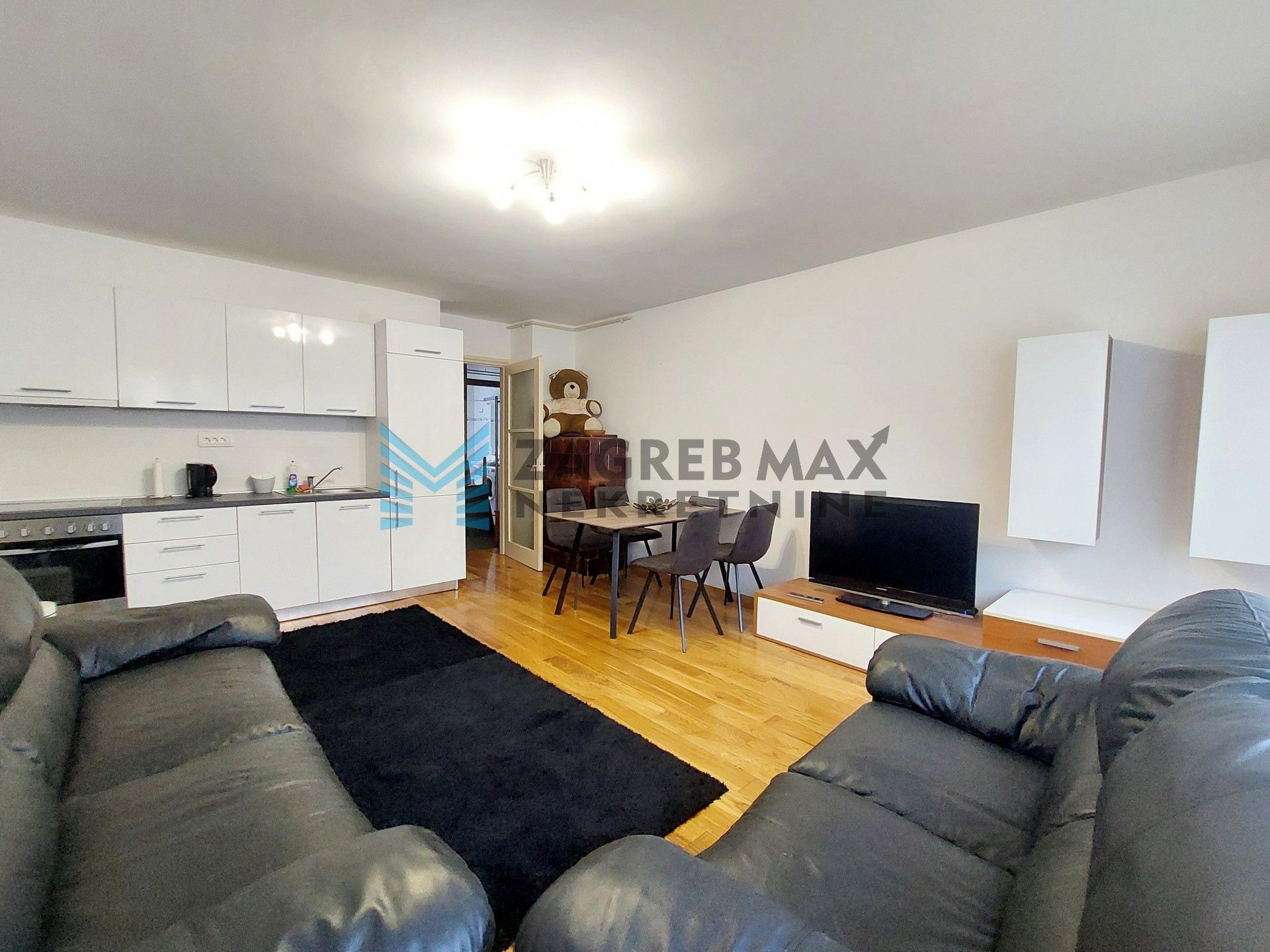 Zagreb - KVATRIĆ - Trg O. Keršovanija - 3-sobni, komforni, svijetao