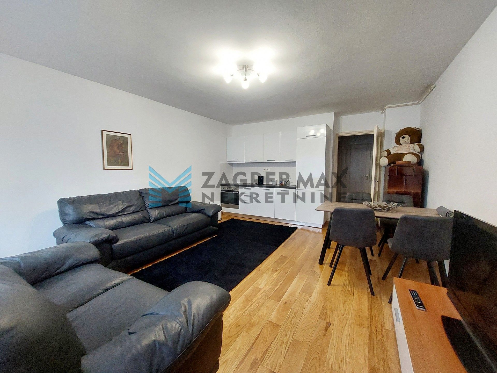 Zagreb - KVATRIĆ - Trg O. Keršovanija - 3-sobni, komforni, svijetao