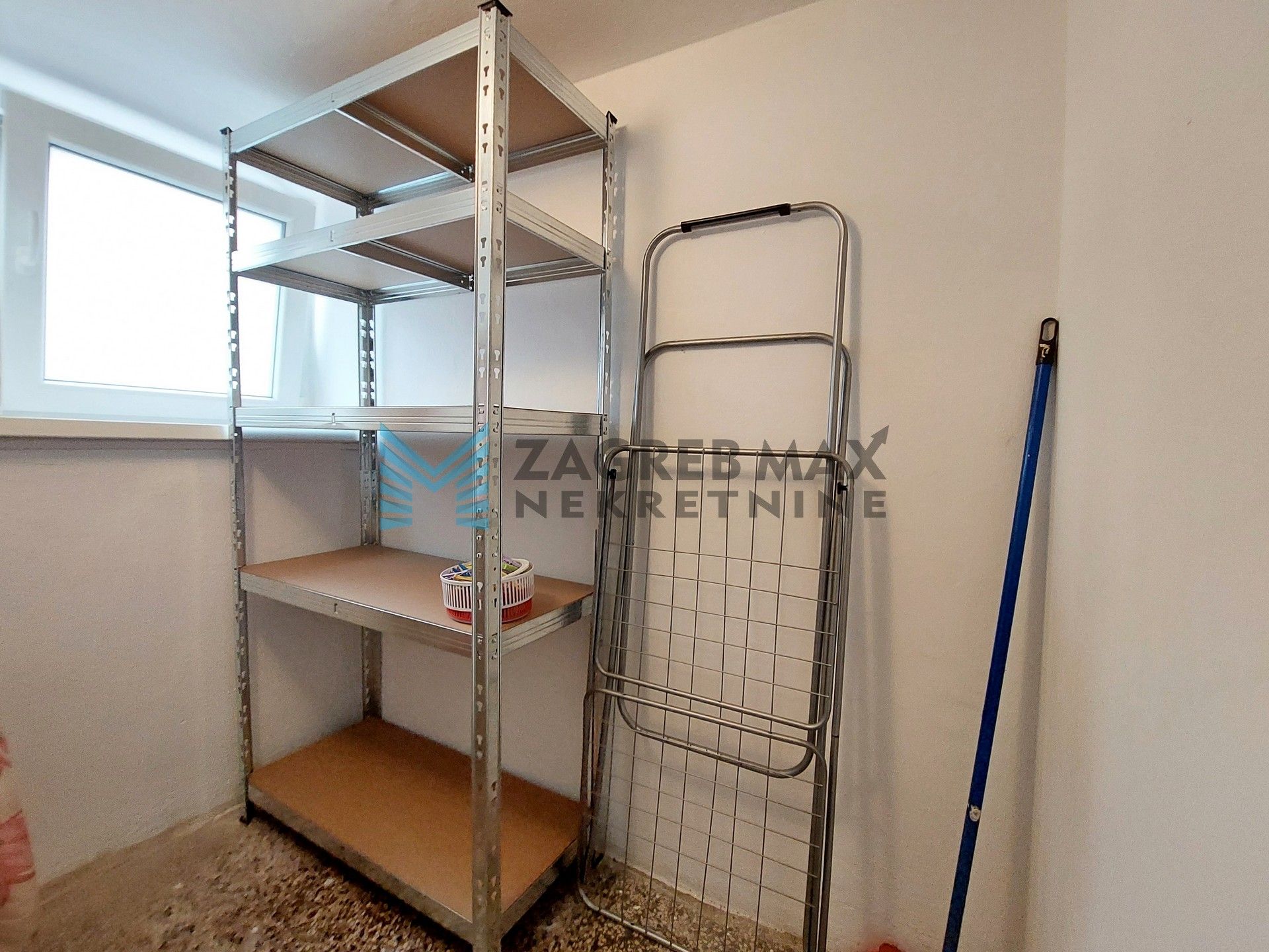 Zagreb - KVATRIĆ - Trg O. Keršovanija - 3-sobni, komforni, svijetao