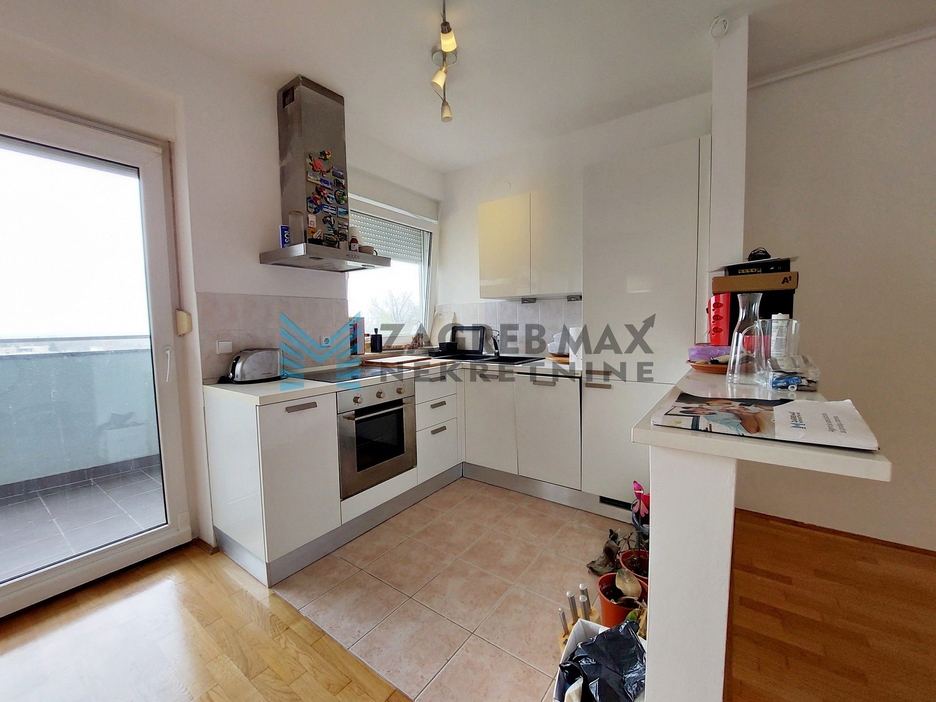 Zagreb - G.BUKOVAC - Gospočak - 4-sobni, svijetao, prostran, 2 parkinga, lođa