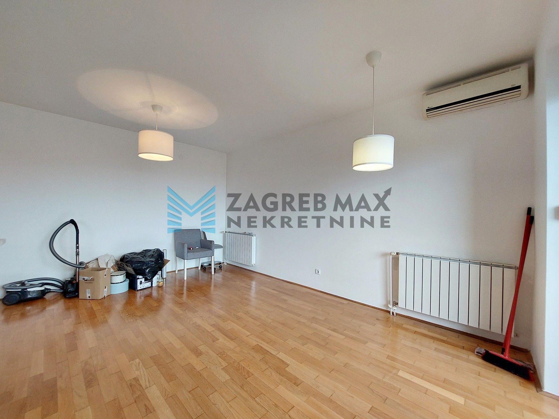 Zagreb - G.BUKOVAC - Gospočak - 4-sobni, svijetao, prostran, 2 parkinga, lođa