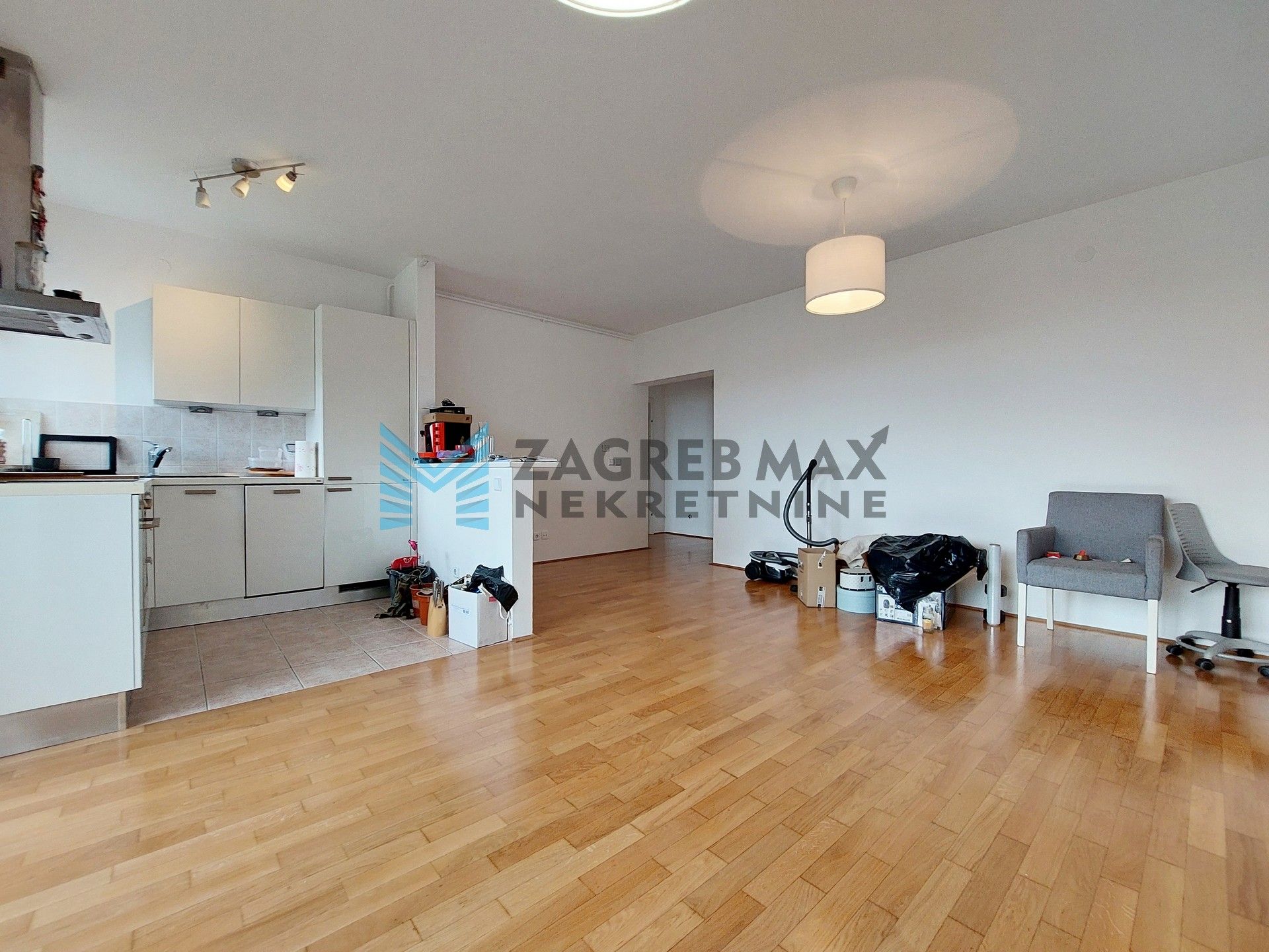 Zagreb - G.BUKOVAC - Gospočak - 4-sobni, svijetao, prostran, 2 parkinga, lođa