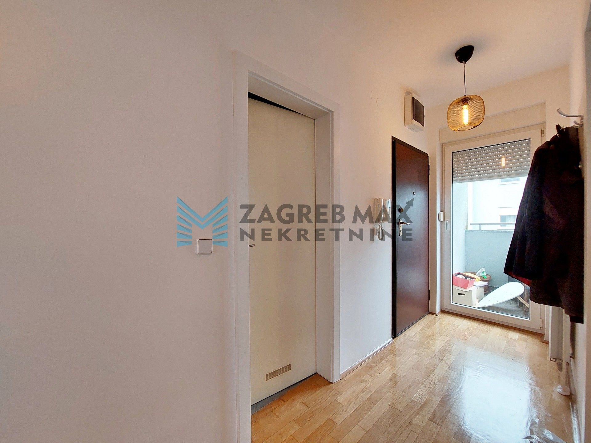 Zagreb - G.BUKOVAC - Gospočak - 4-sobni, svijetao, prostran, 2 parkinga, lođa