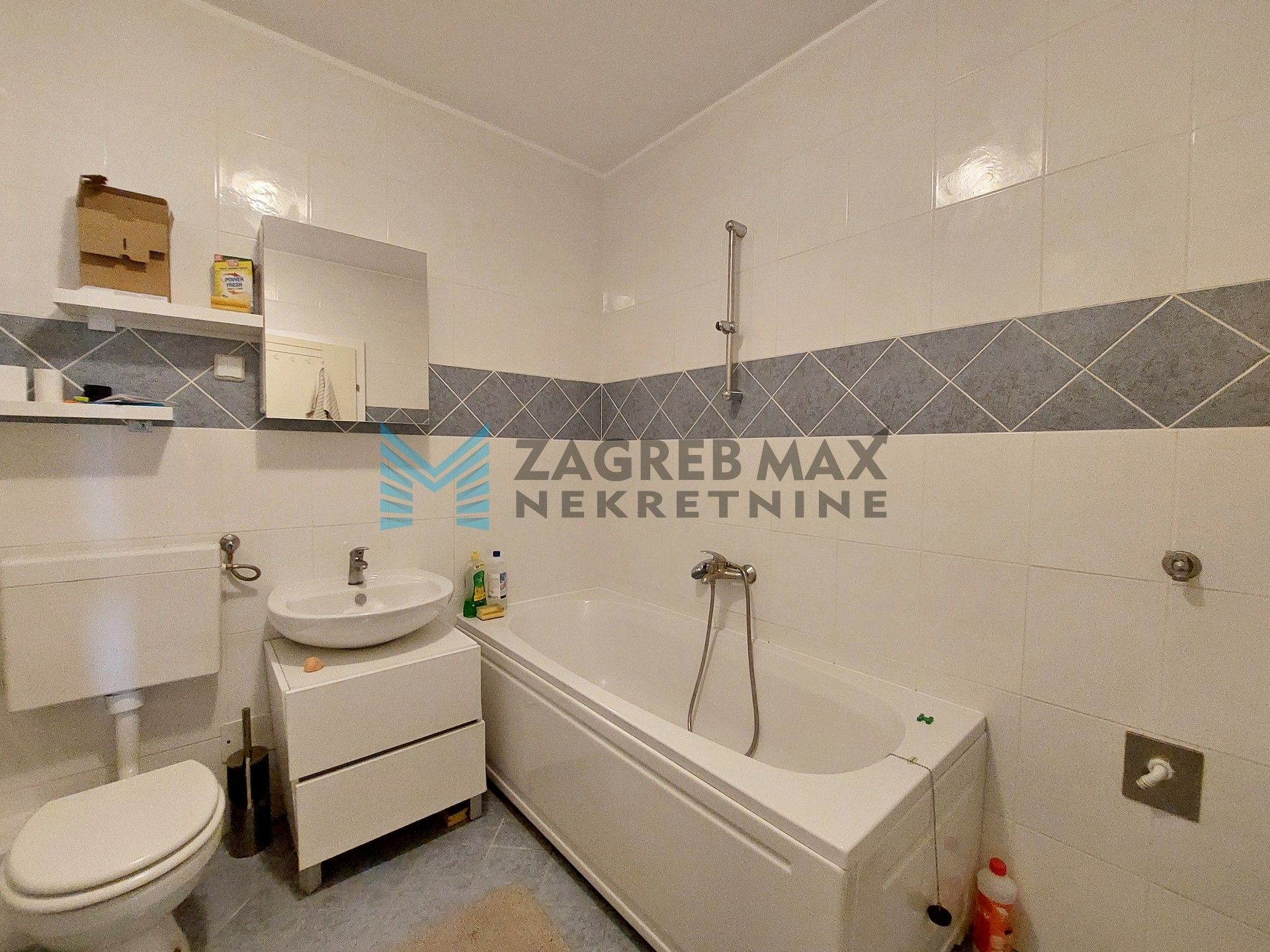 Zagreb - G.BUKOVAC - Gospočak - 4-sobni, svijetao, prostran, 2 parkinga, lođa