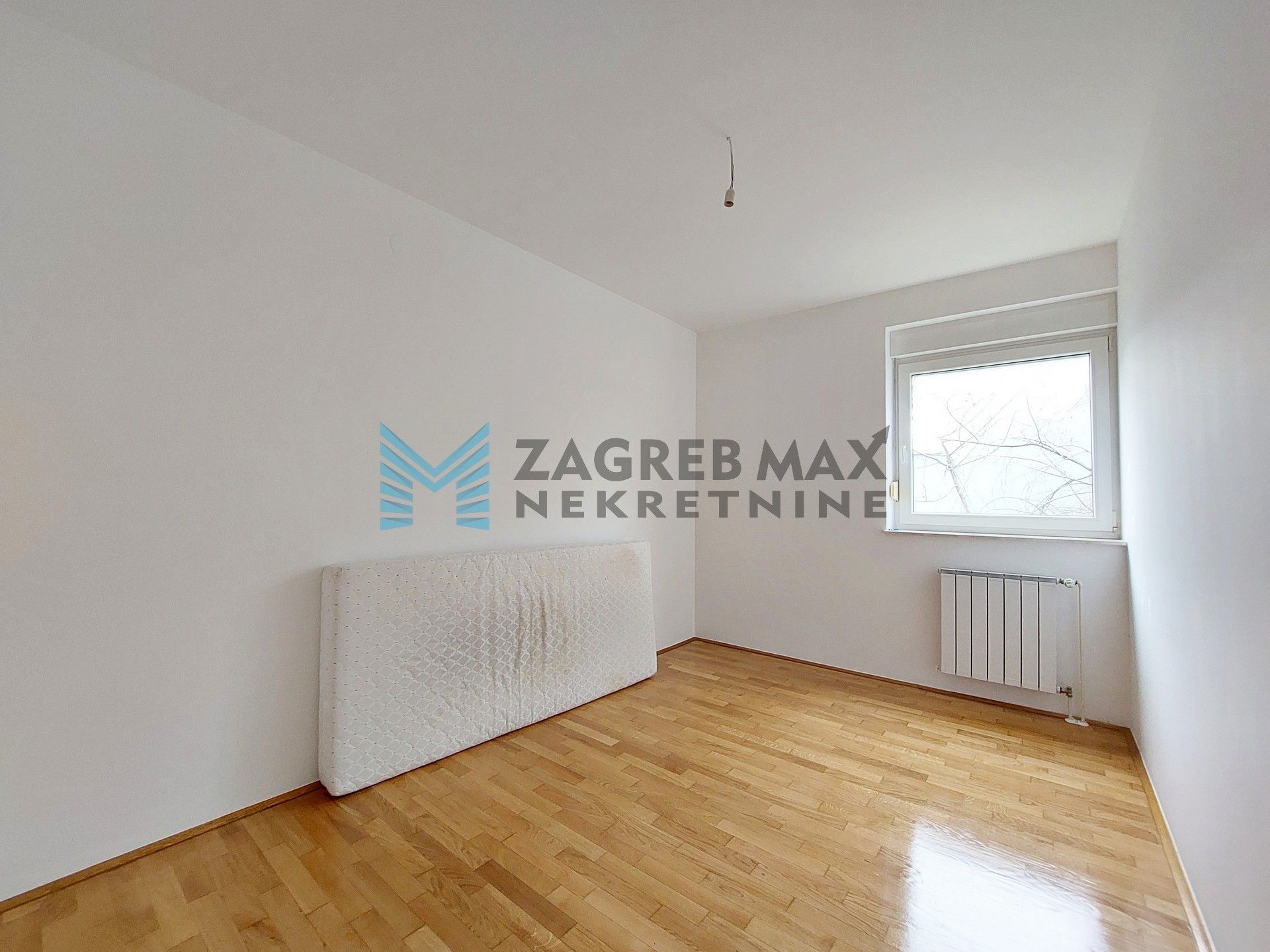 Zagreb - G.BUKOVAC - Gospočak - 4-sobni, svijetao, prostran, 2 parkinga, lođa