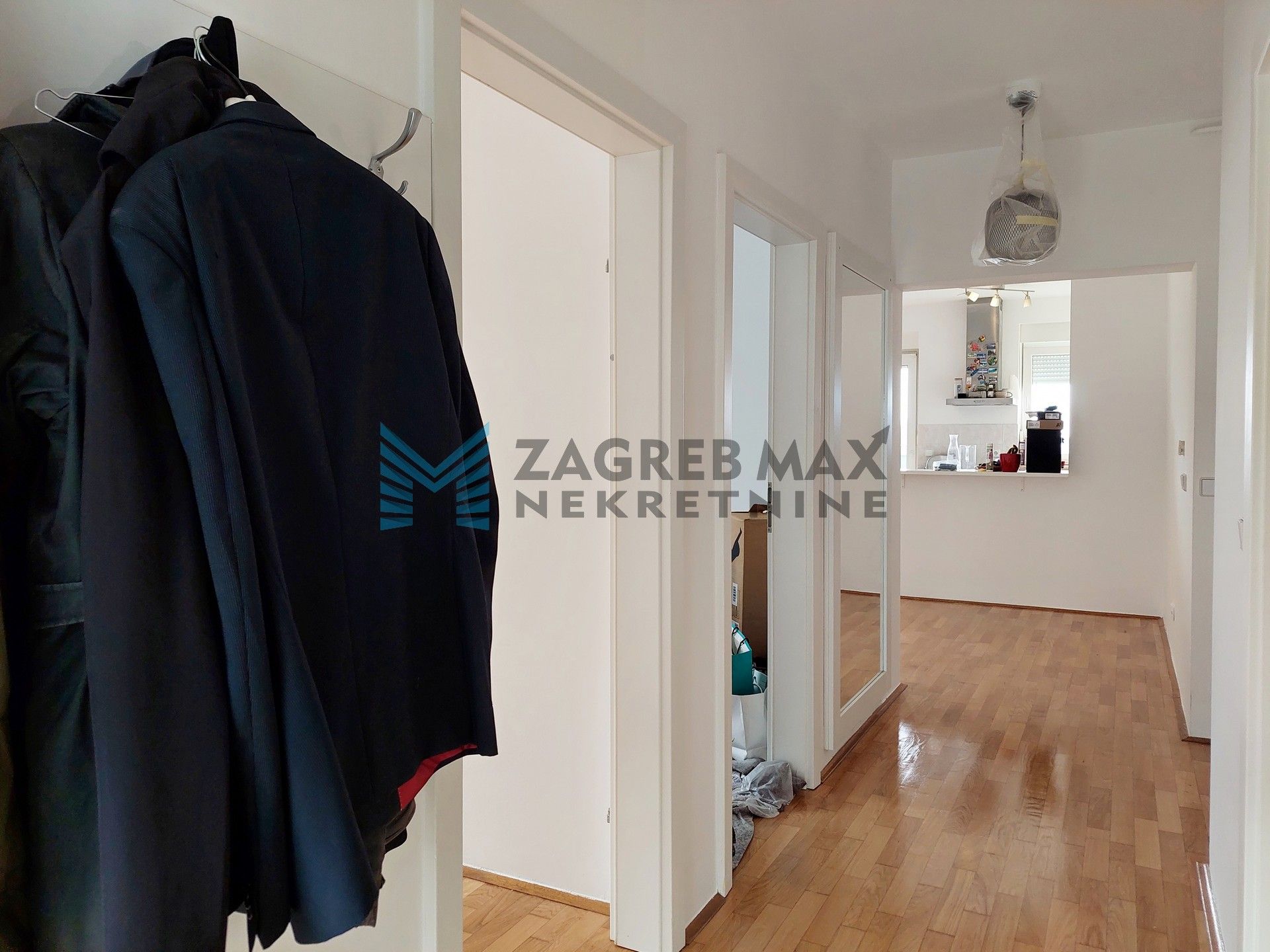 Zagreb - G.BUKOVAC - Gospočak - 4-sobni, svijetao, prostran, 2 parkinga, lođa