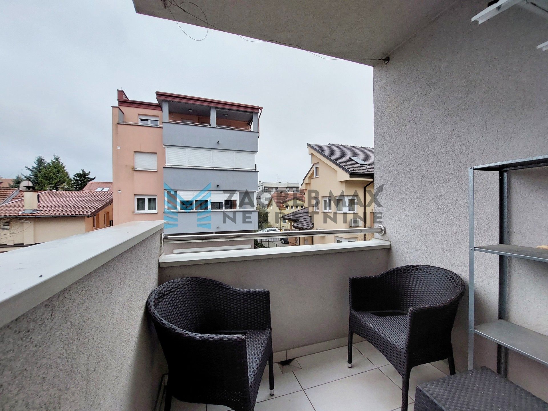 Zagreb - KAJZERICA - Podbrežje - 3-sobni, 1. kat, balkon, garažno mjesto