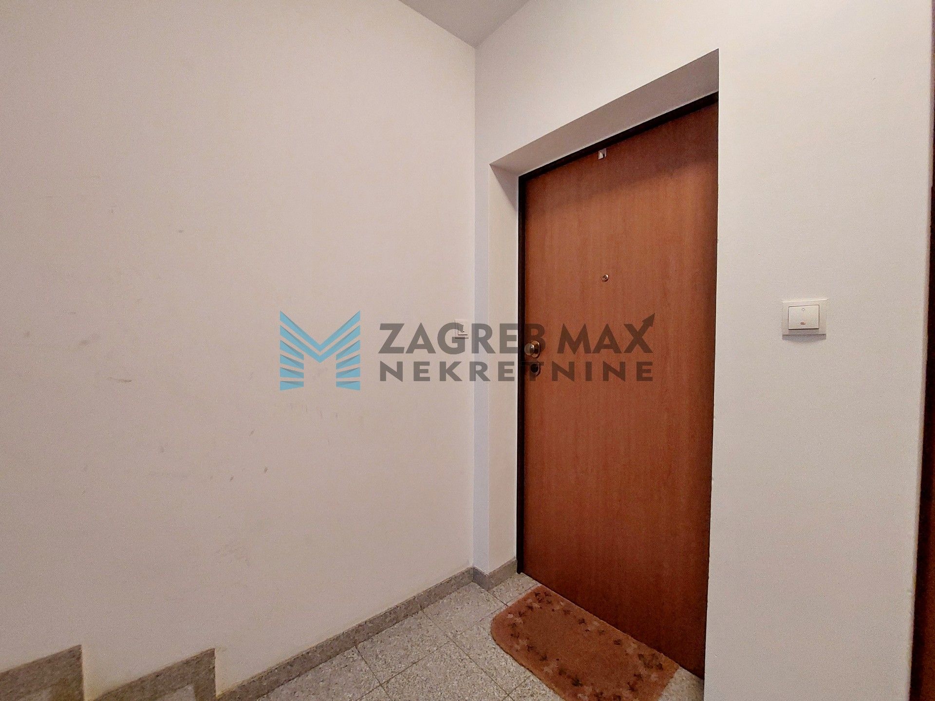 Zagreb - KAJZERICA - Podbrežje - 3-sobni, 1. kat, balkon, garažno mjesto