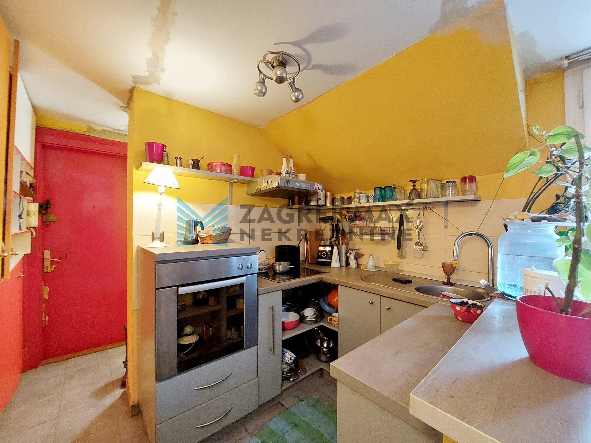 Zagreb - BRITANAC - Primorska - 1-sobni, 48 m2, osvijetljen, terasa