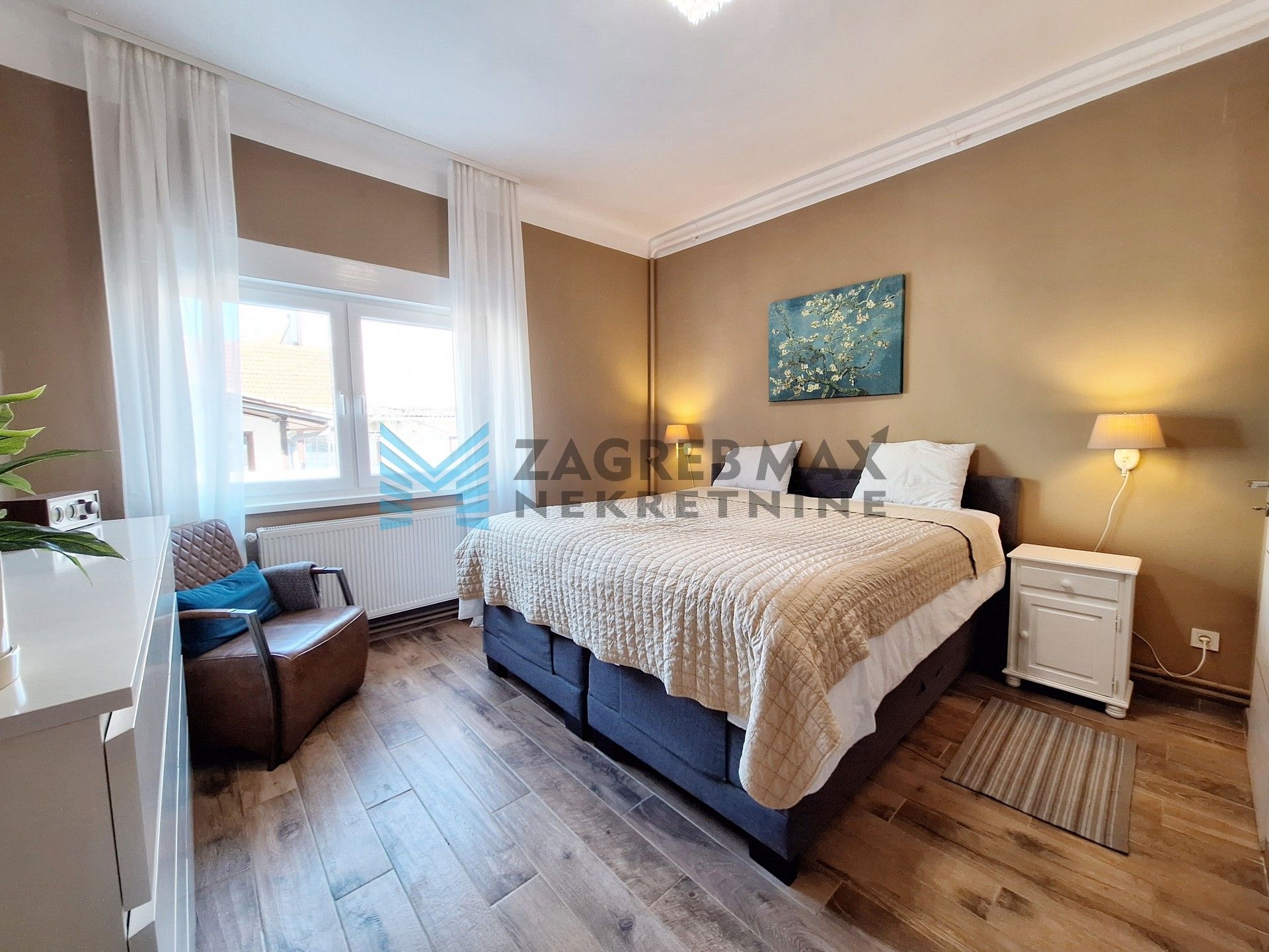 Zagreb - TREŠNJEVKA - Pregradska - kuća s 2 stambene jedinice, podrum