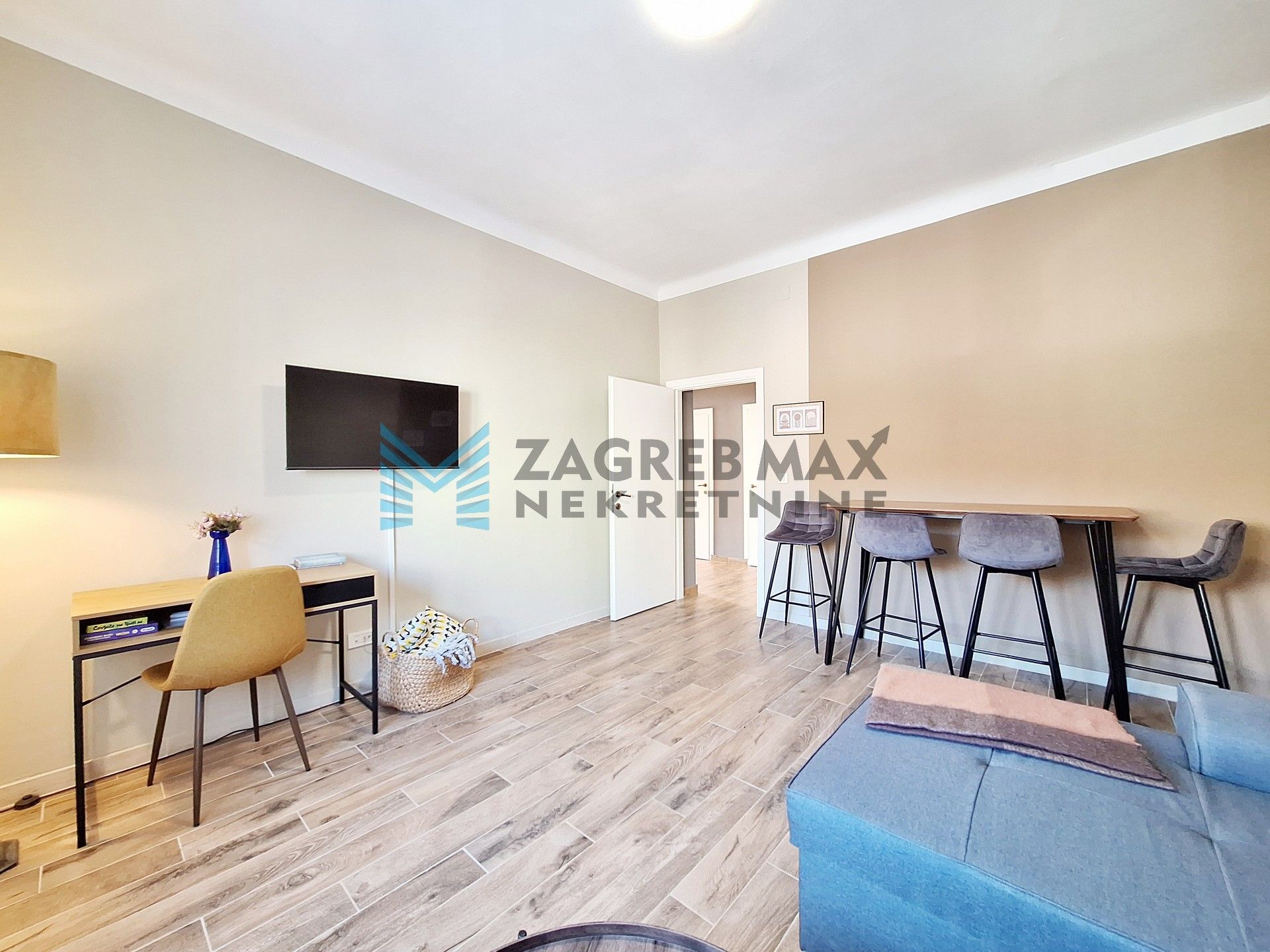 Zagreb - TREŠNJEVKA - Pregradska - kuća s 2 stambene jedinice, podrum