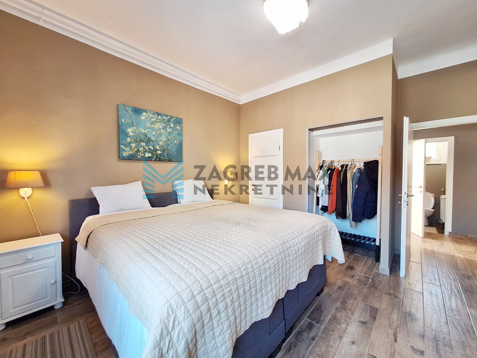 Zagreb - TREŠNJEVKA - Pregradska - kuća s 2 stambene jedinice, podrum