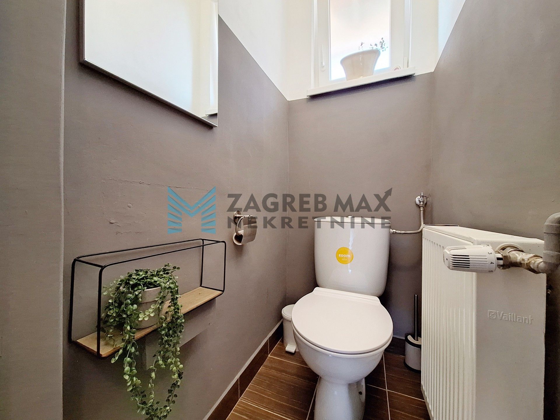 Zagreb - TREŠNJEVKA - Pregradska - kuća s 2 stambene jedinice, podrum