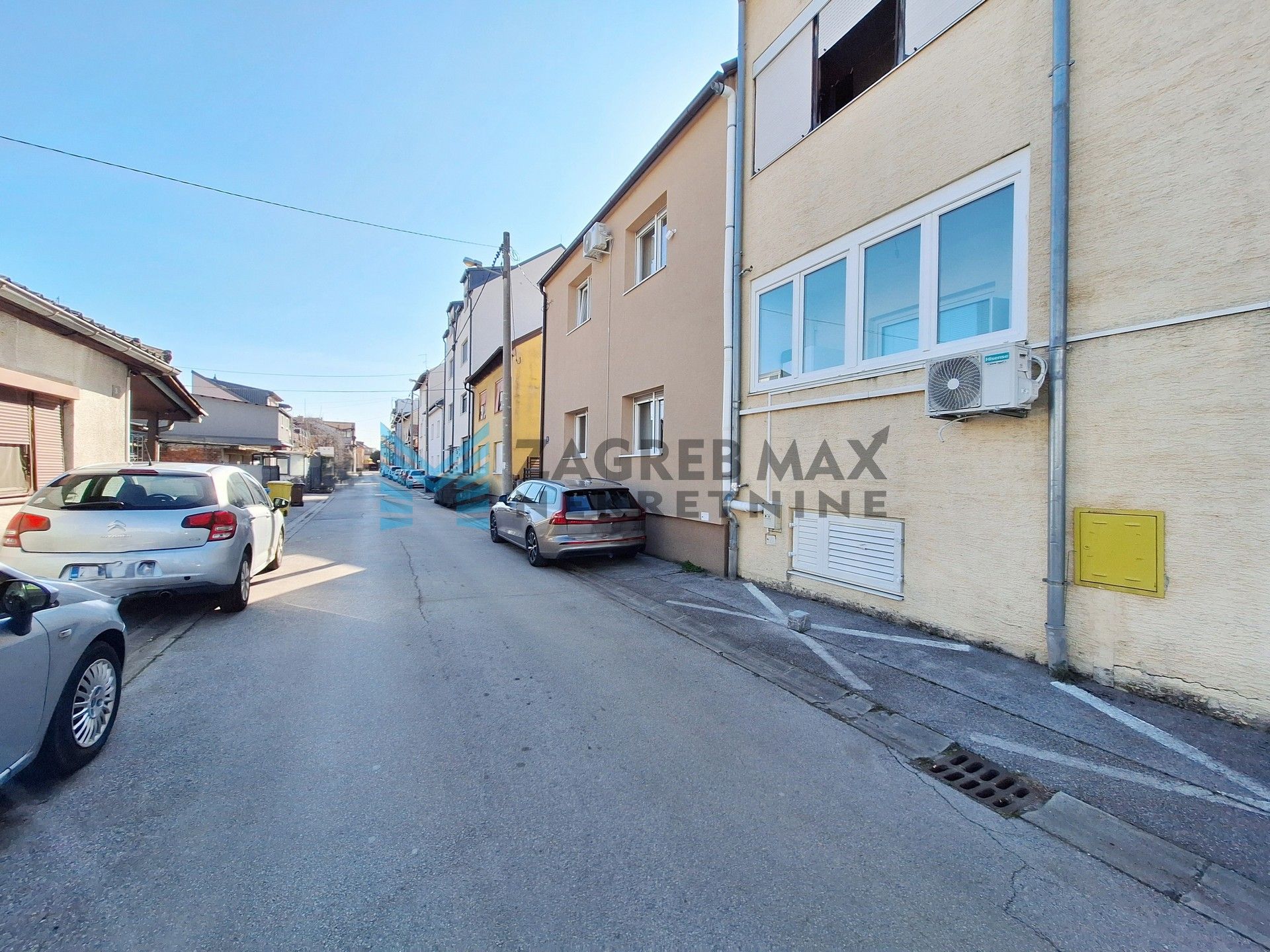 Zagreb - TREŠNJEVKA - Pregradska - kuća s 2 stambene jedinice, podrum