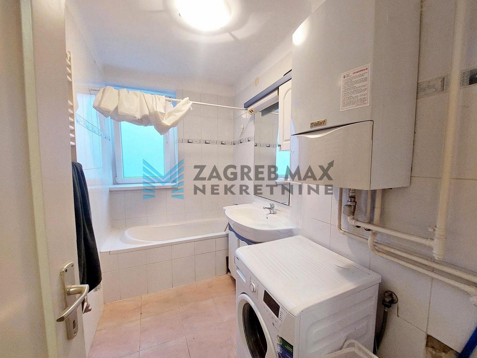 Zagreb - KVATRIĆ - Trg O. Keršovanija - 3-sobni, komforni, svijetao