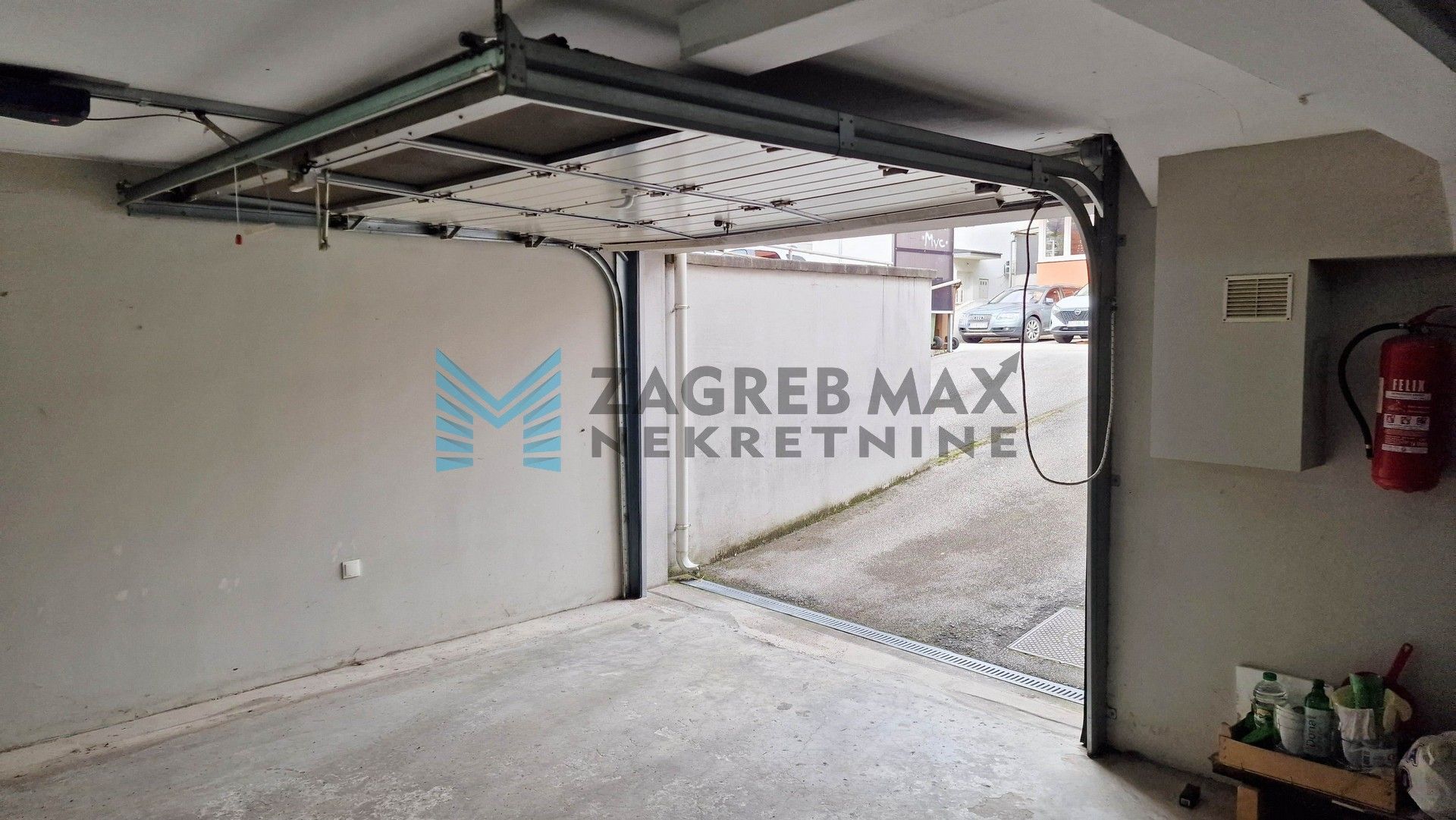 Zagreb - KAJZERICA - Podbrežje - 3-sobni, 1. kat, balkon, garažno mjesto