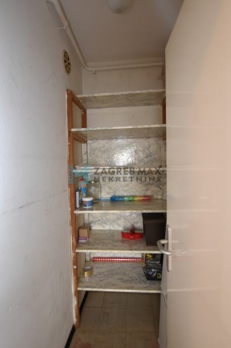 Zagreb - SESVETE - moderan 2-sobni stan 54m2, 3.kat, parking